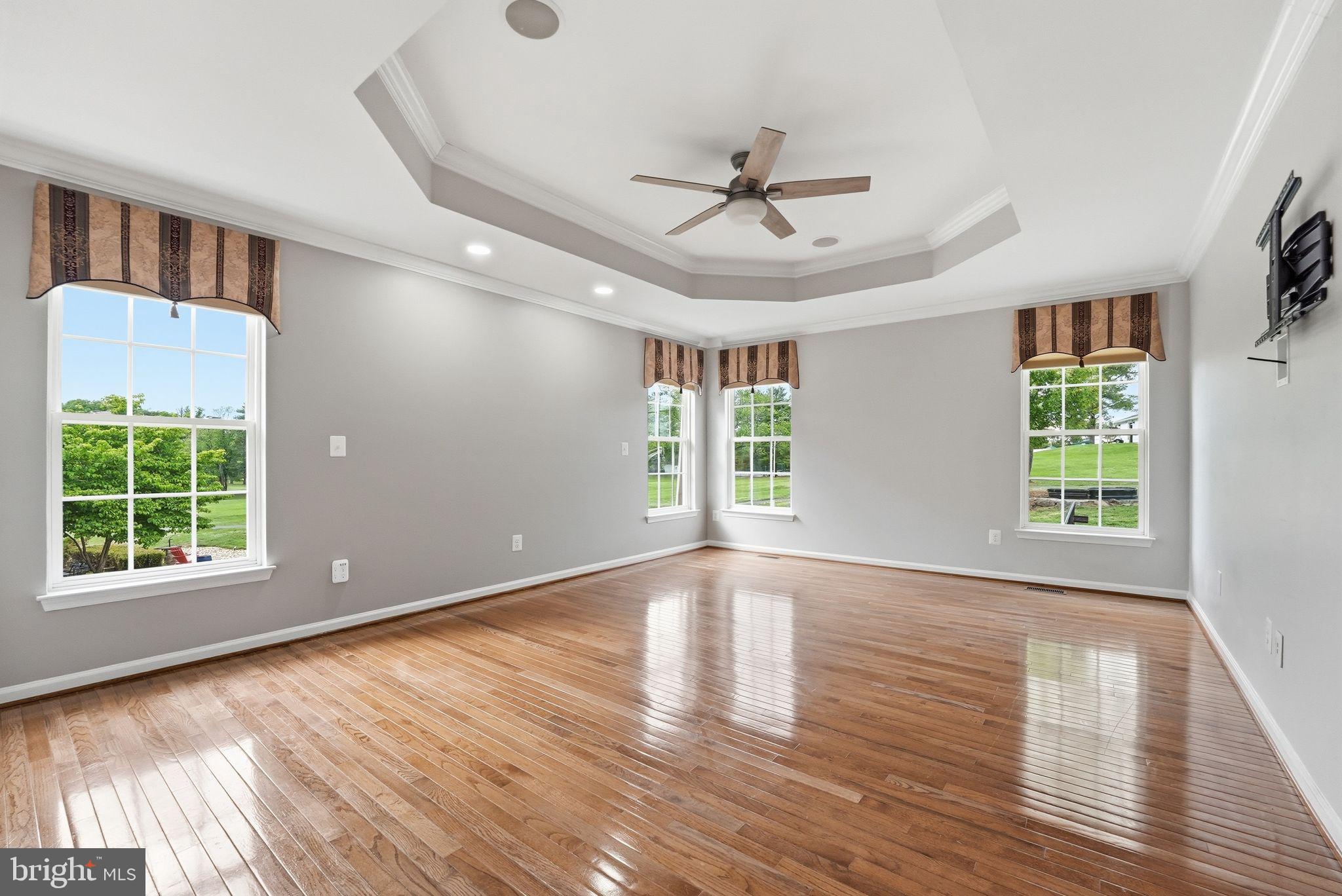 COUNTRY CLUB ESTATES - Residential