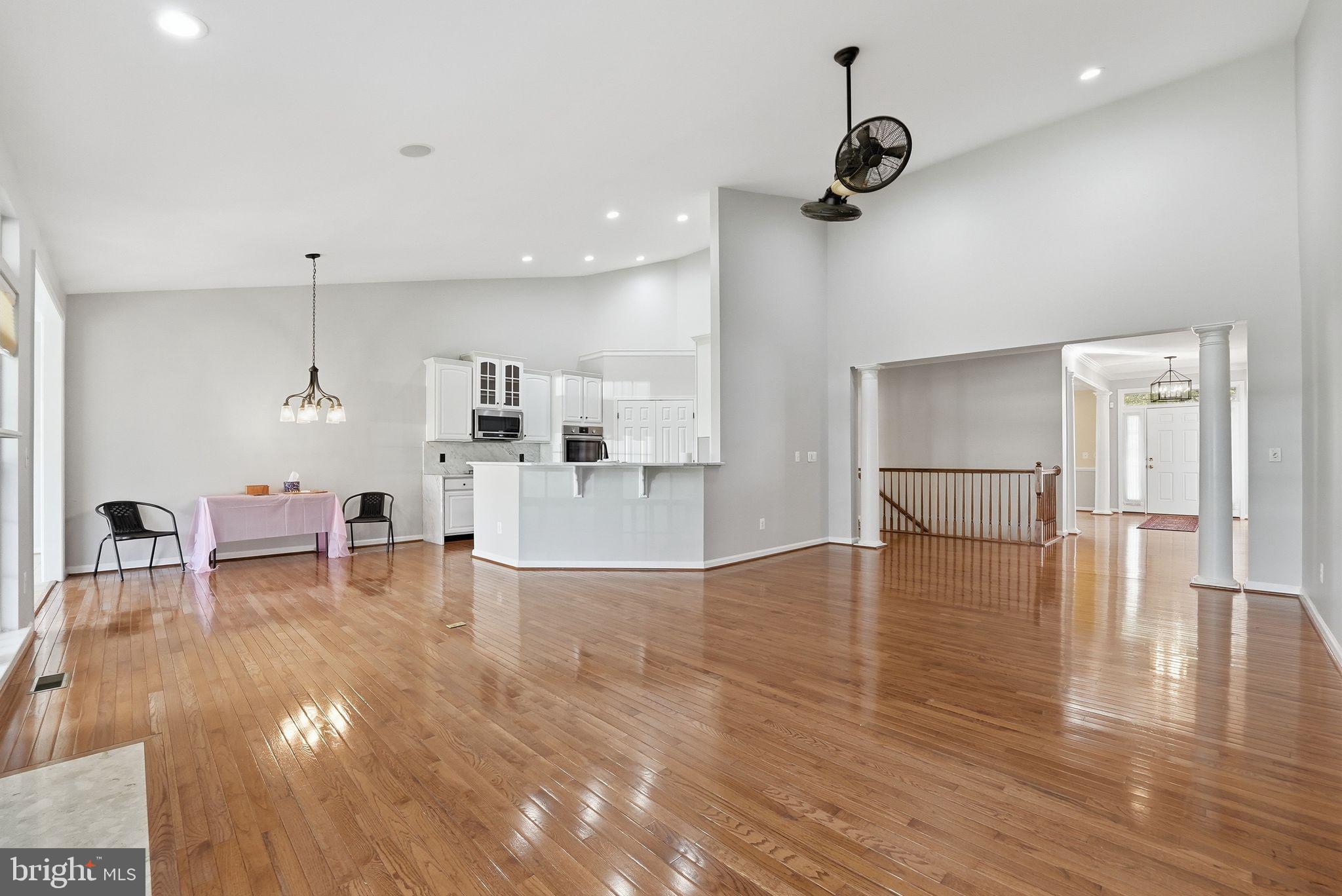 COUNTRY CLUB ESTATES - Residential