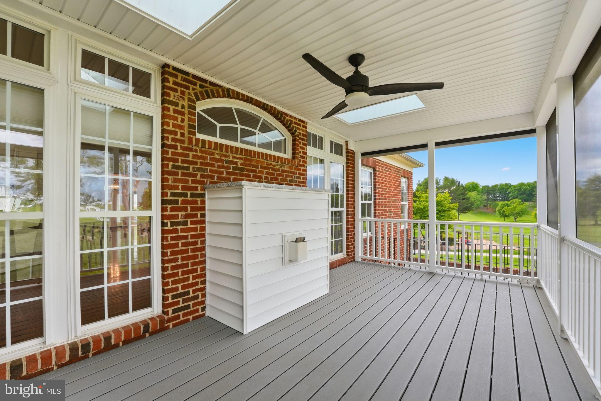 COUNTRY CLUB ESTATES - Residential