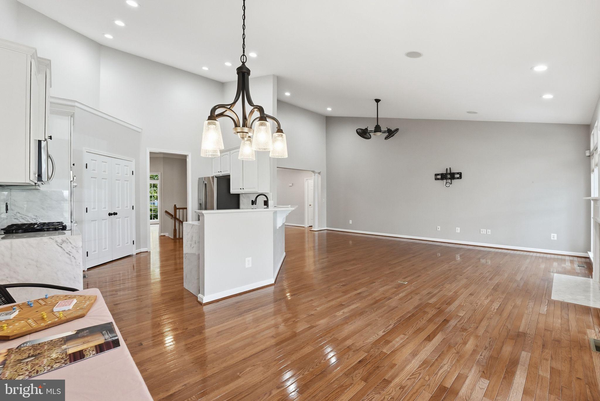 COUNTRY CLUB ESTATES - Residential