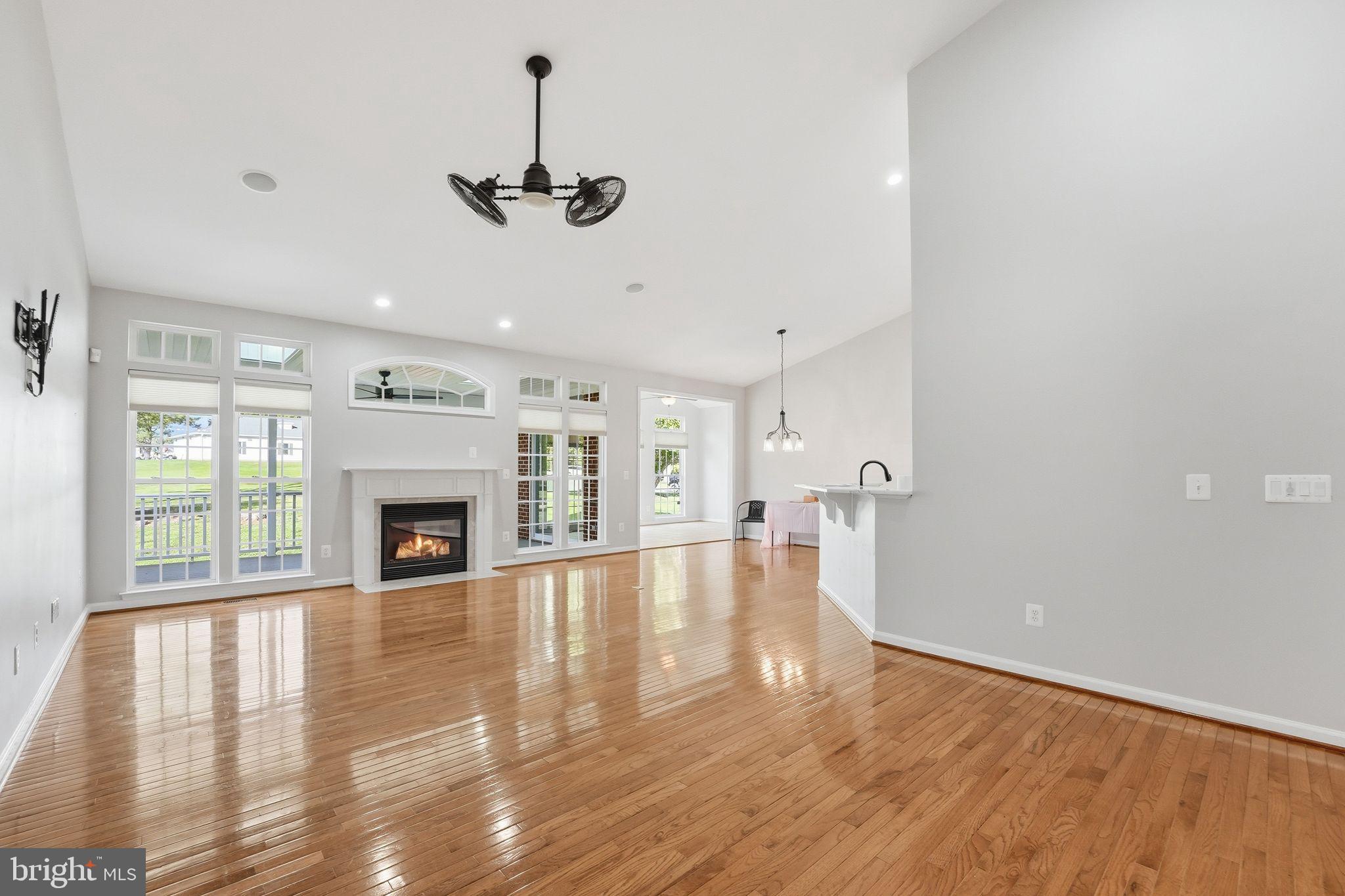 COUNTRY CLUB ESTATES - Residential