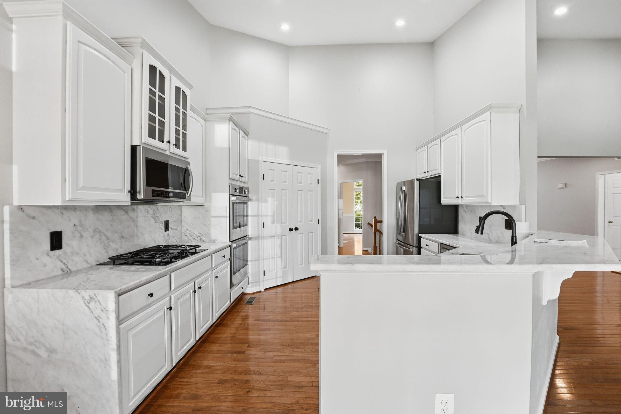 COUNTRY CLUB ESTATES - Residential