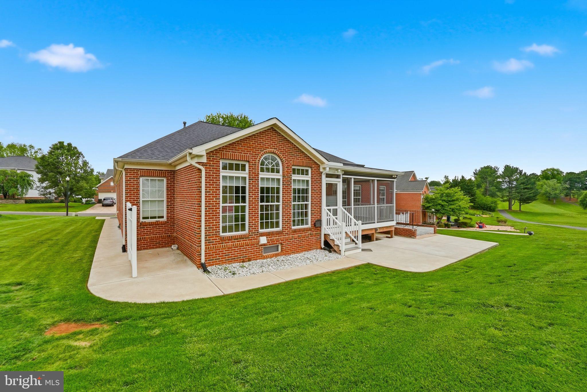 COUNTRY CLUB ESTATES - Residential