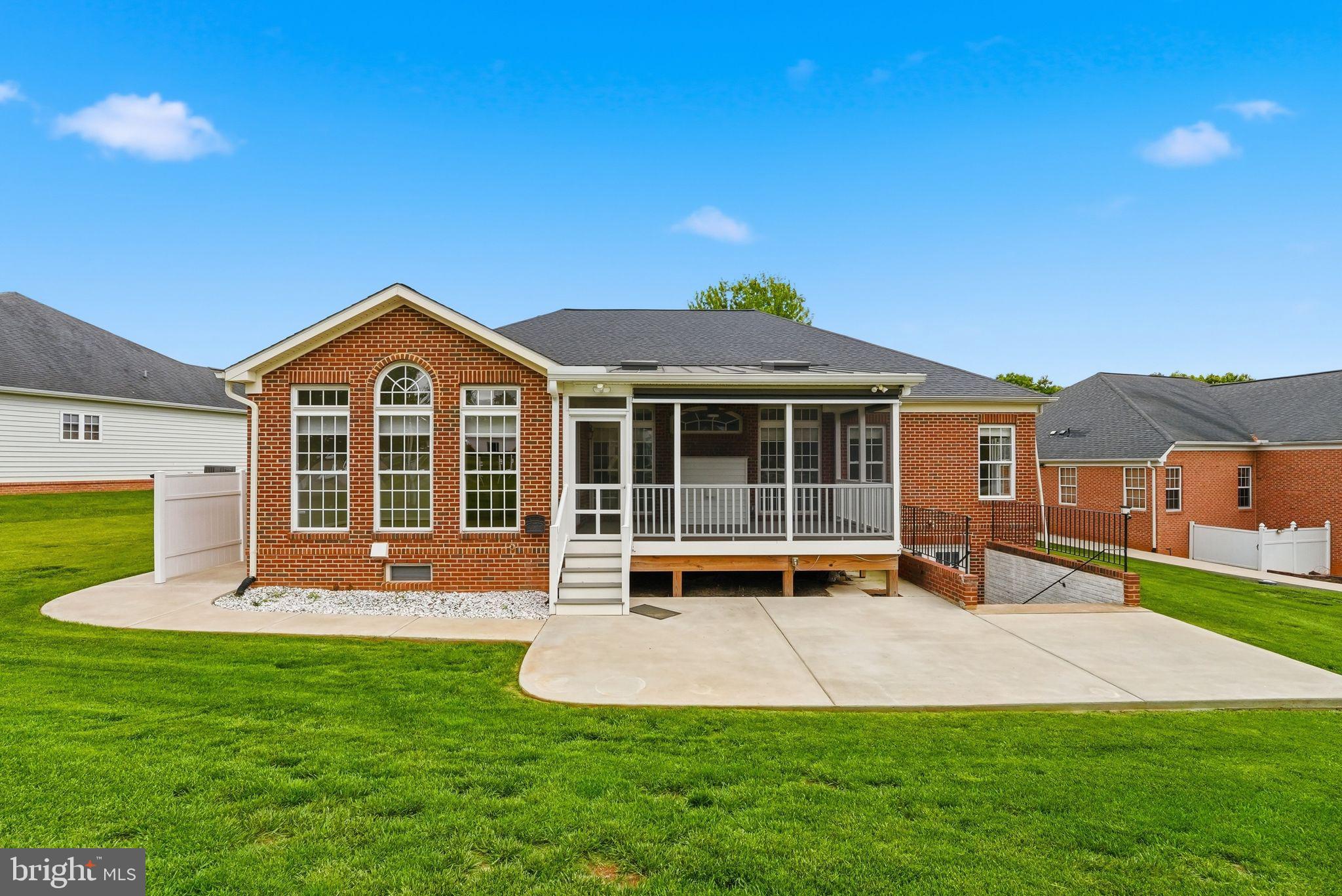 COUNTRY CLUB ESTATES - Residential