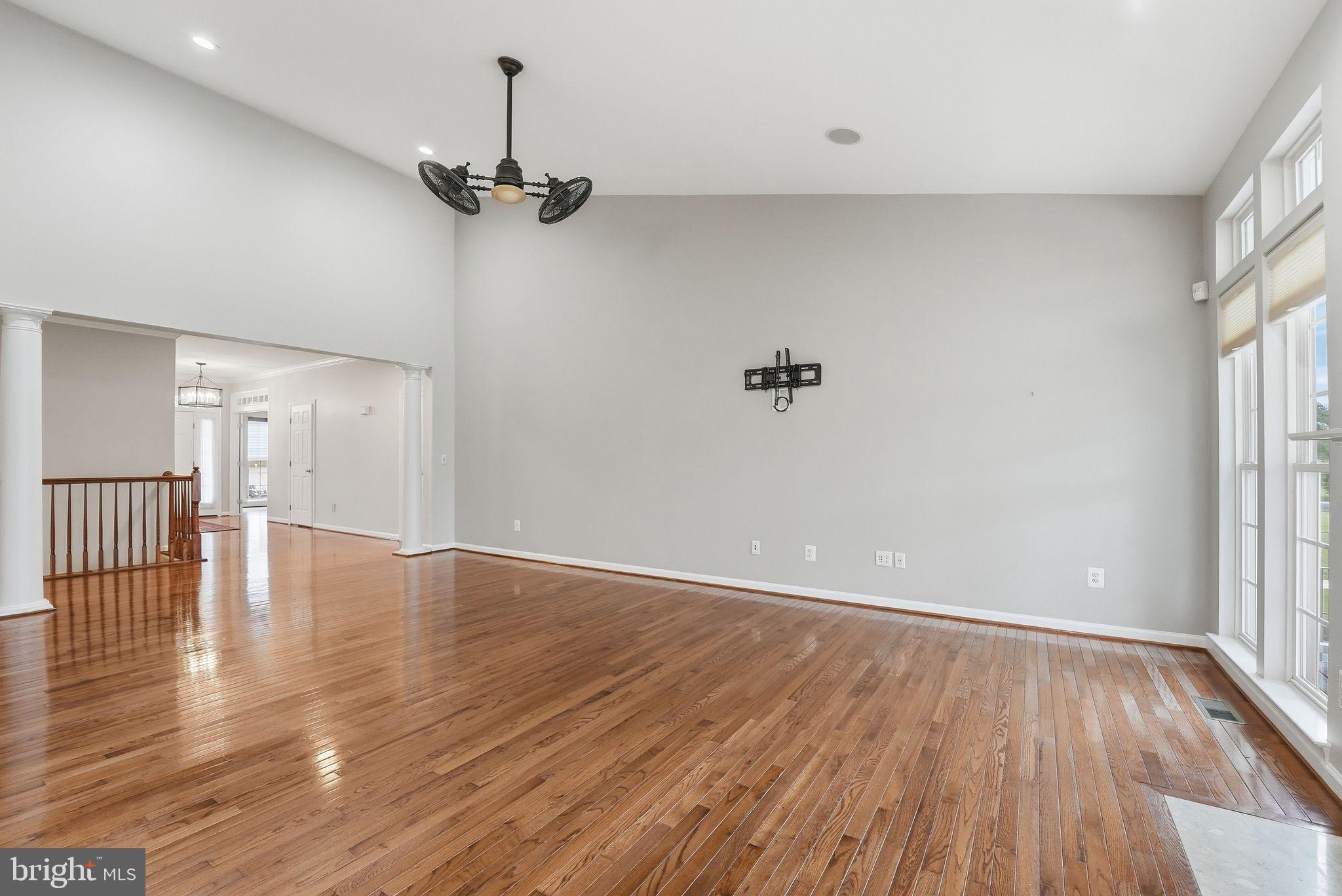 COUNTRY CLUB ESTATES - Residential