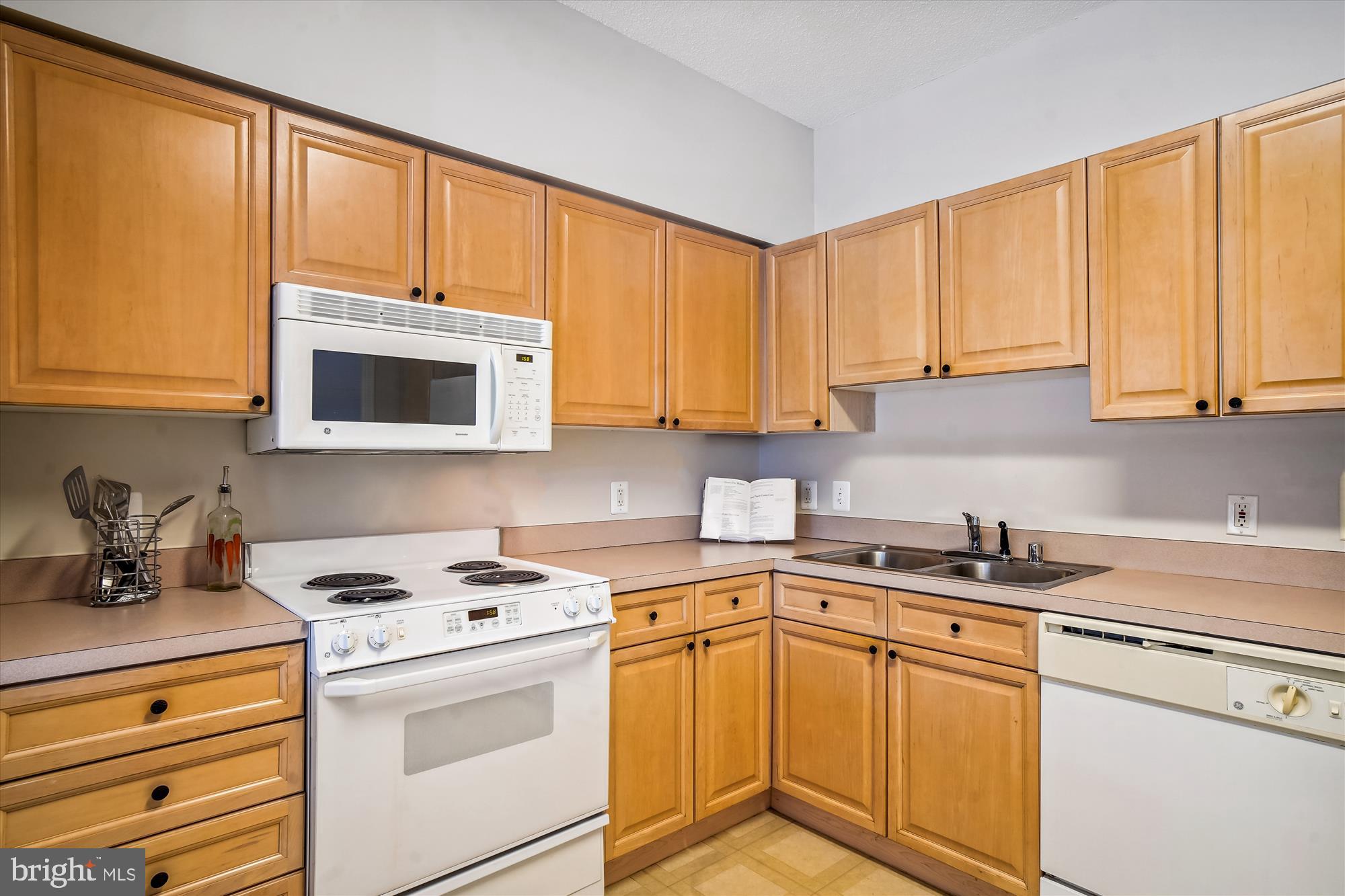 TURNBERRY COURTS AT LEIS - Residential