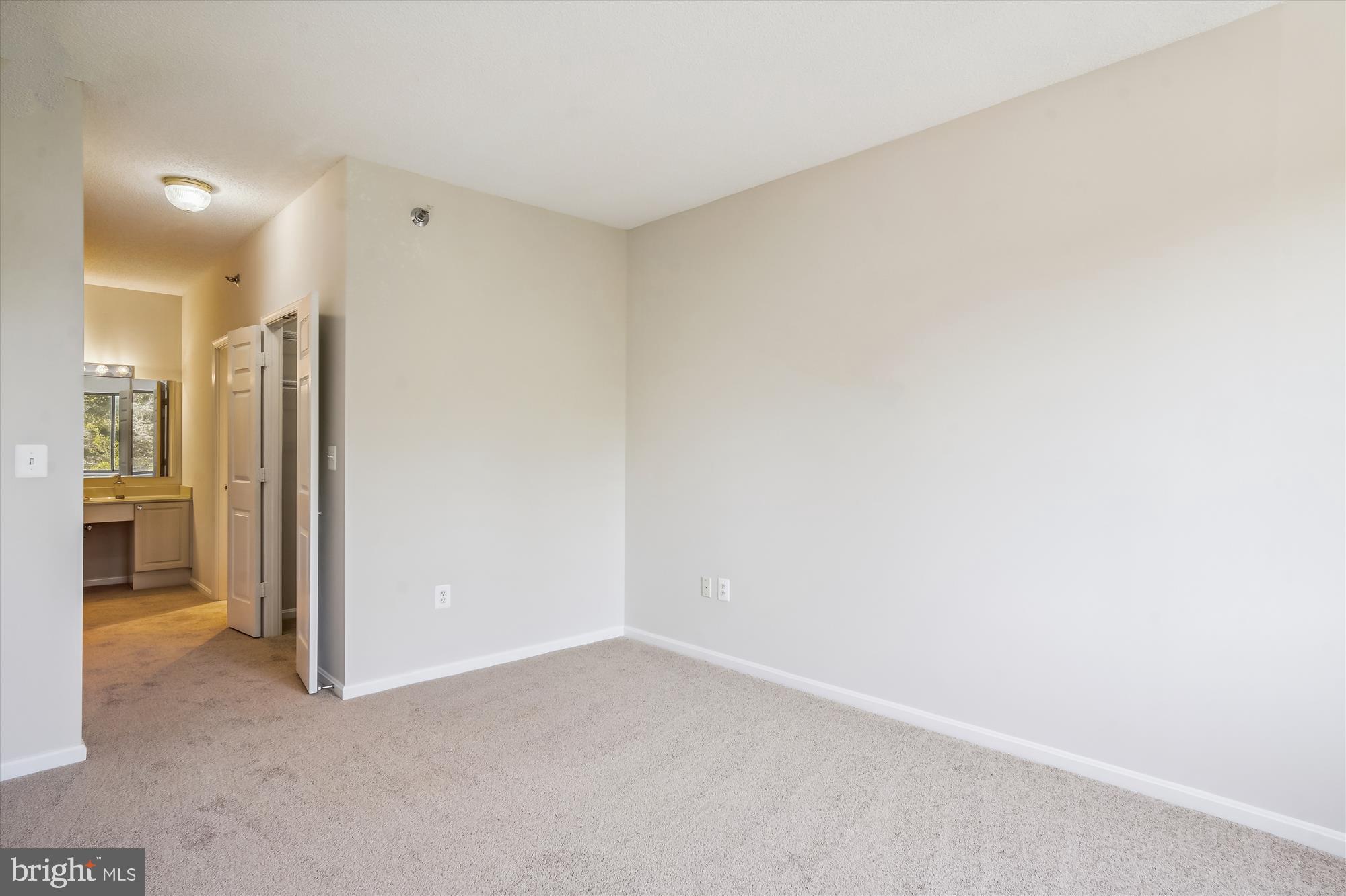 TURNBERRY COURTS AT LEIS - Residential