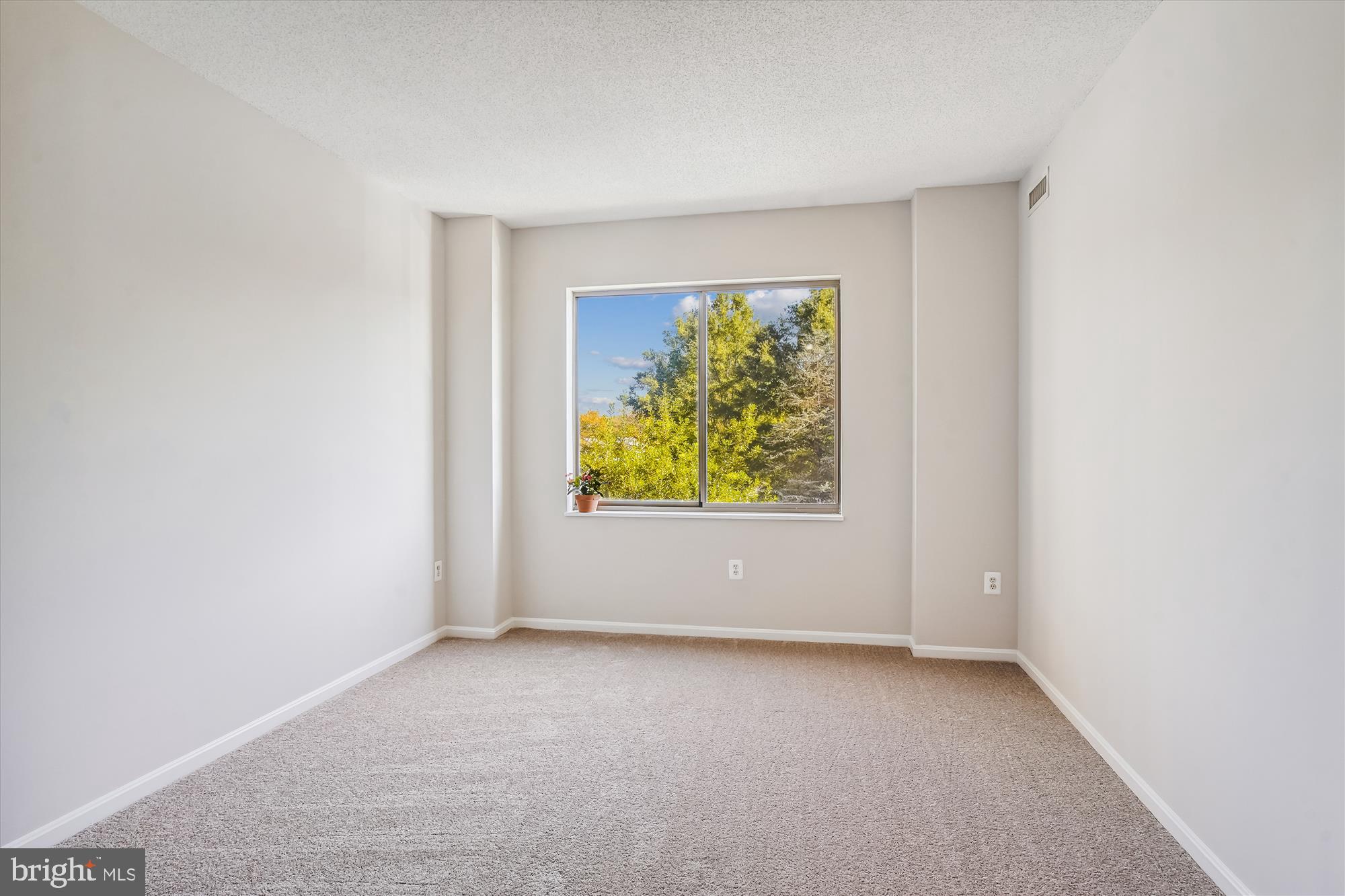 TURNBERRY COURTS AT LEIS - Residential