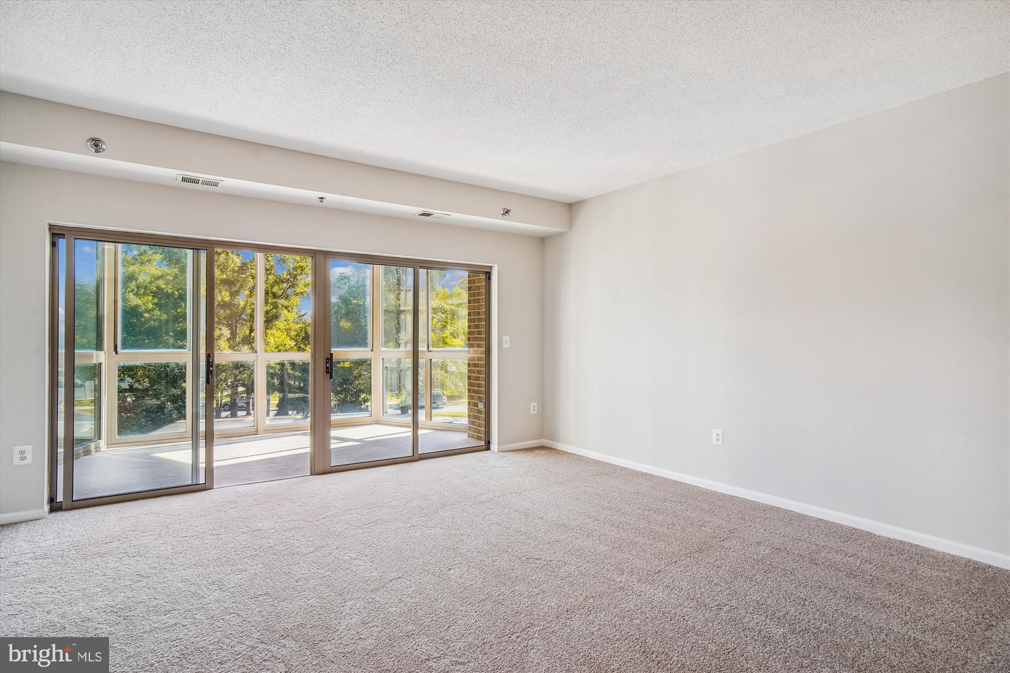 TURNBERRY COURTS AT LEIS - Residential