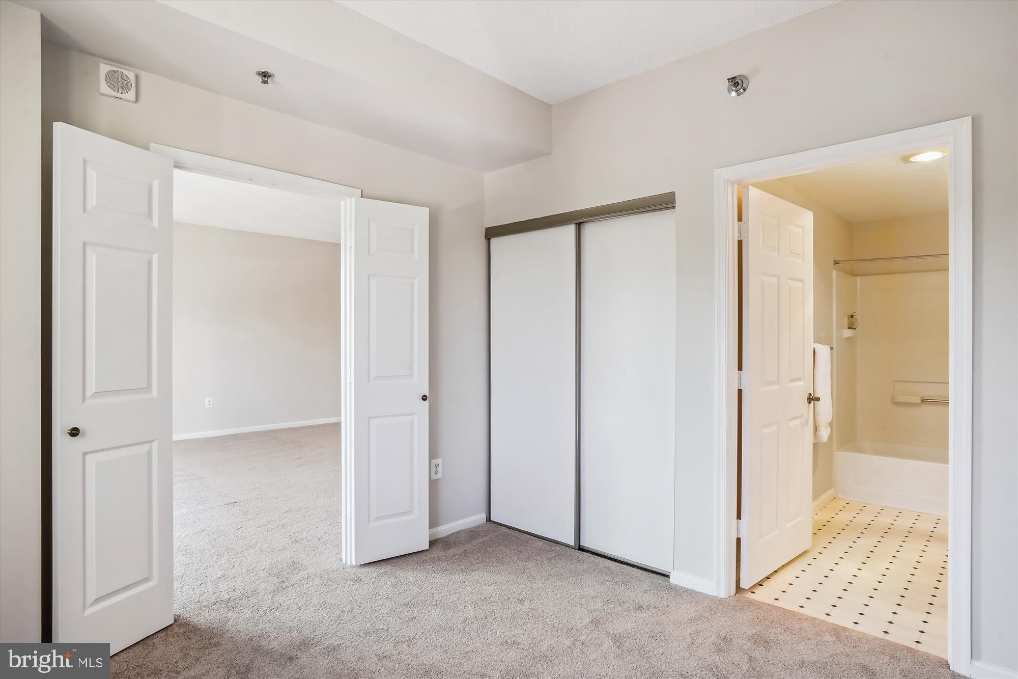 TURNBERRY COURTS AT LEIS - Residential