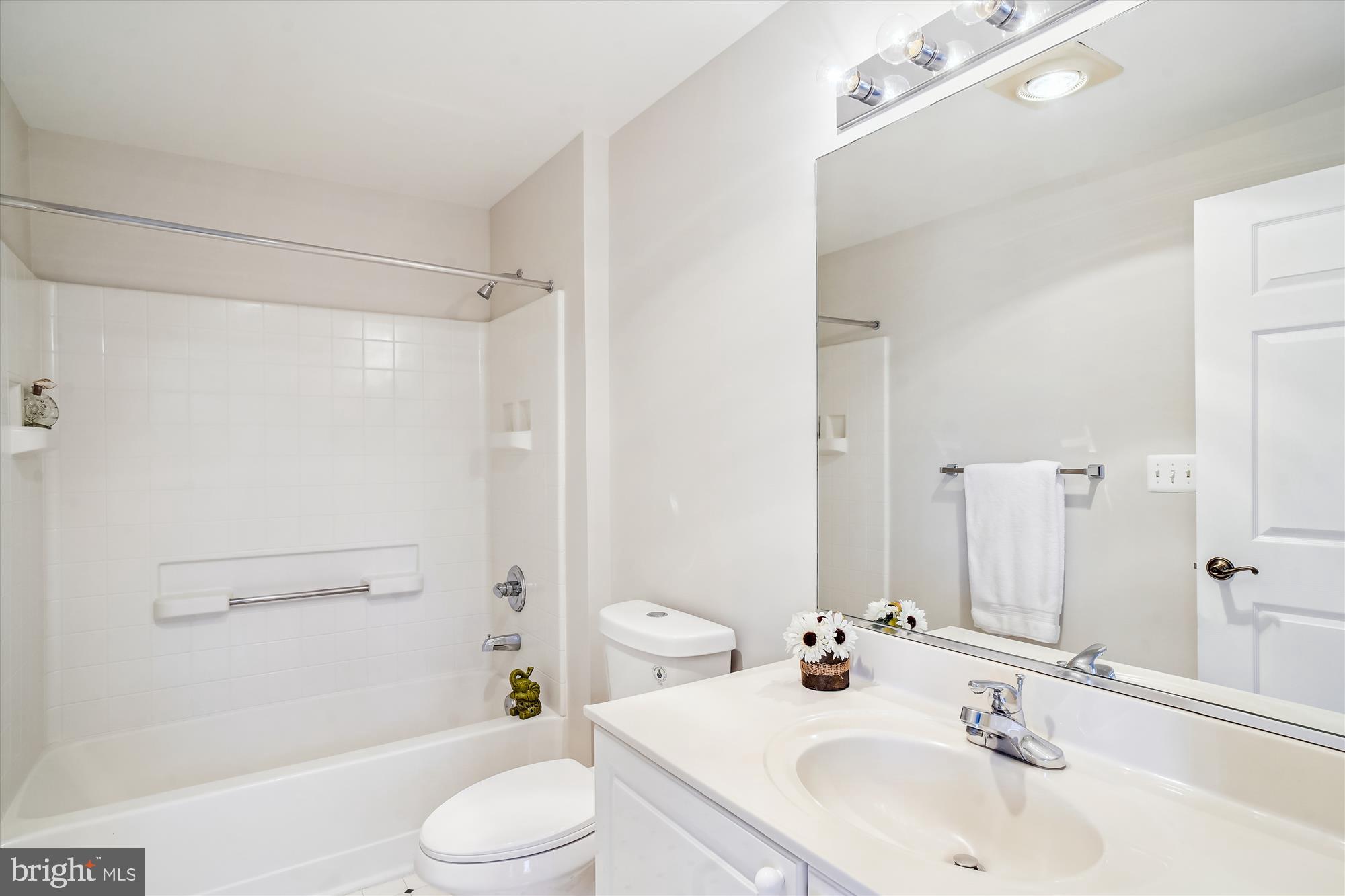 TURNBERRY COURTS AT LEIS - Residential