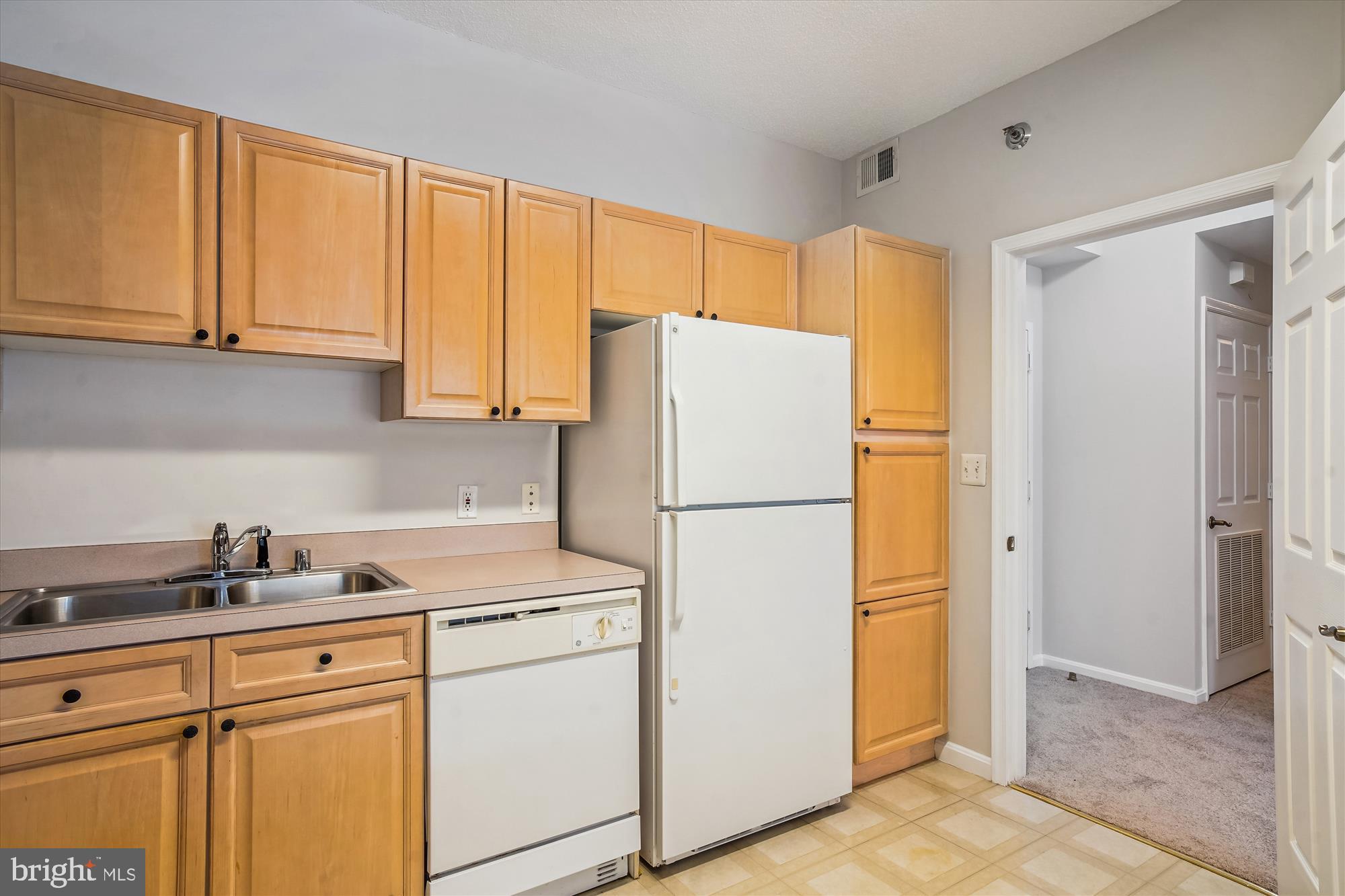 TURNBERRY COURTS AT LEIS - Residential