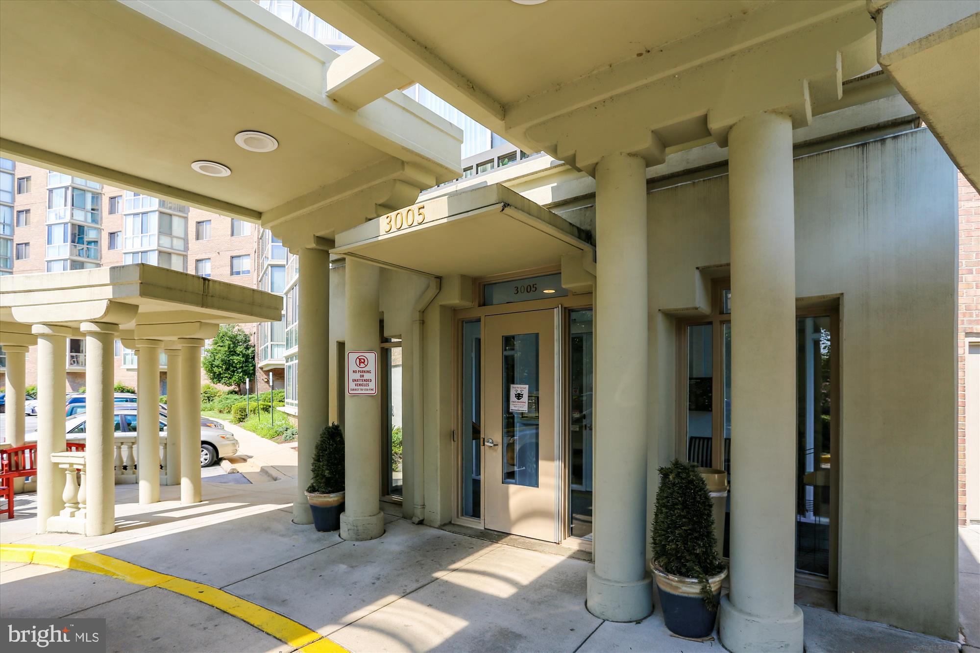 TURNBERRY COURTS AT LEIS - Residential