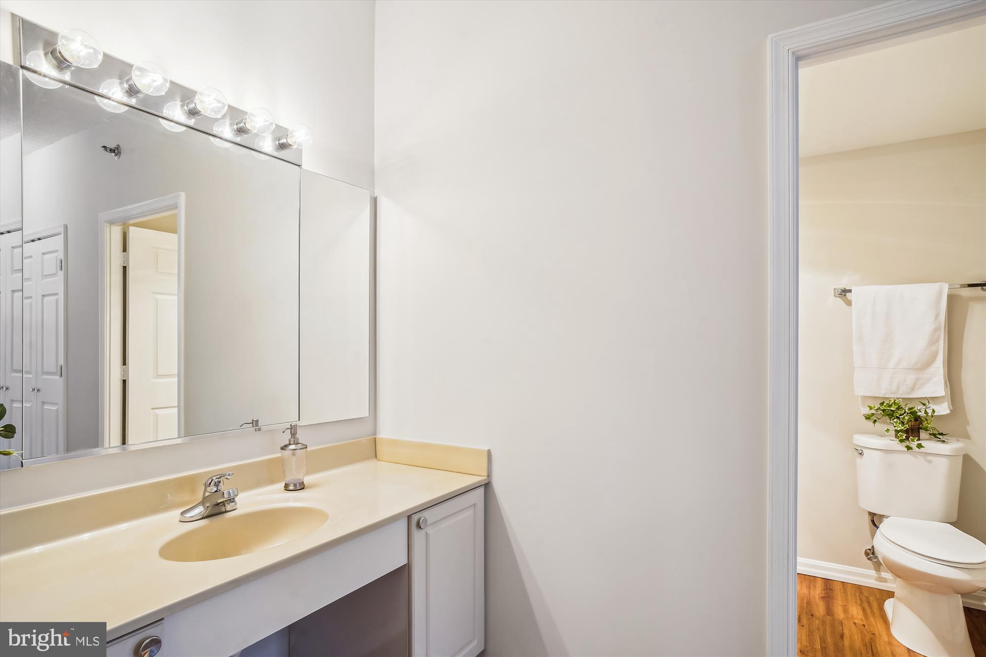 TURNBERRY COURTS AT LEIS - Residential