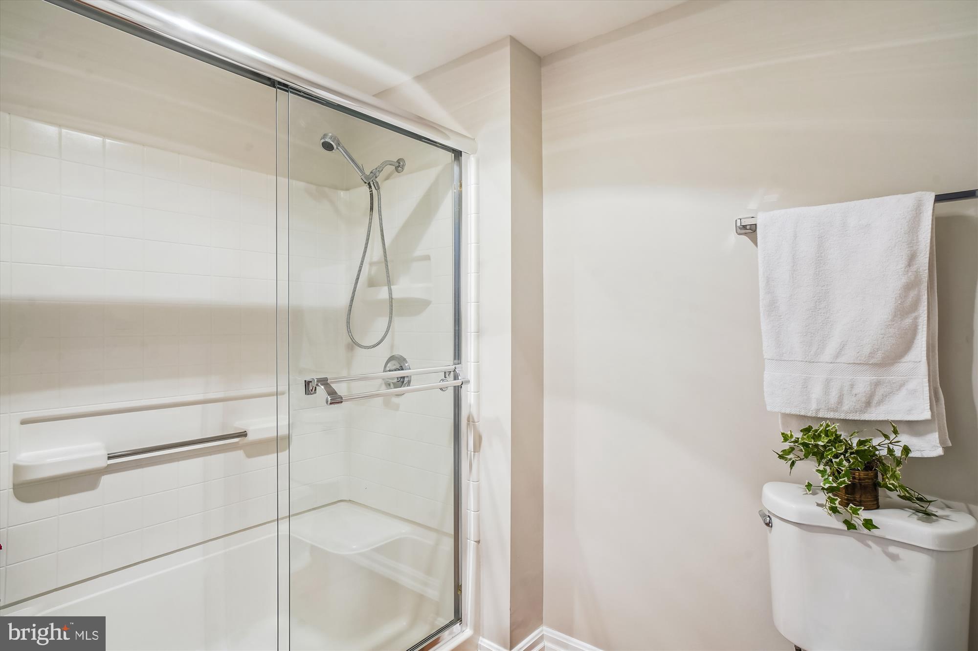 TURNBERRY COURTS AT LEIS - Residential