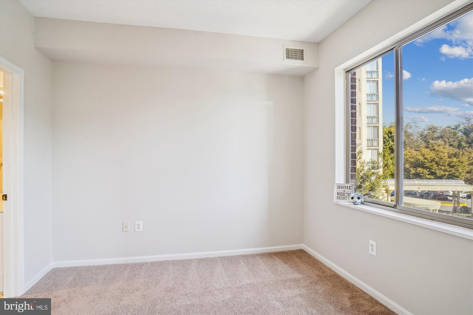 TURNBERRY COURTS AT LEIS - Residential