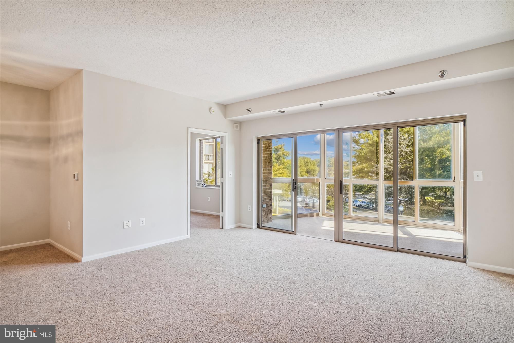 TURNBERRY COURTS AT LEIS - Residential