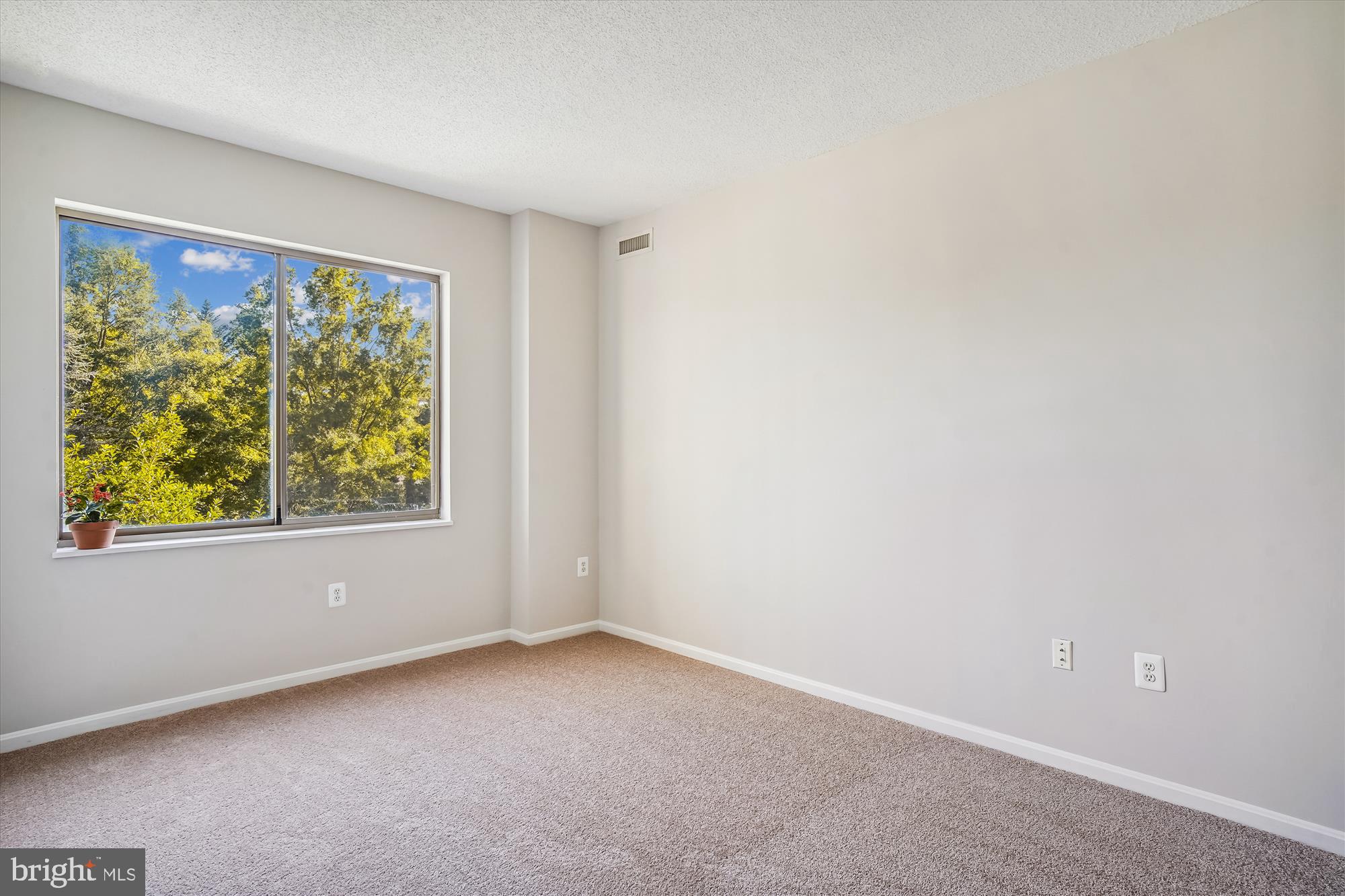 TURNBERRY COURTS AT LEIS - Residential