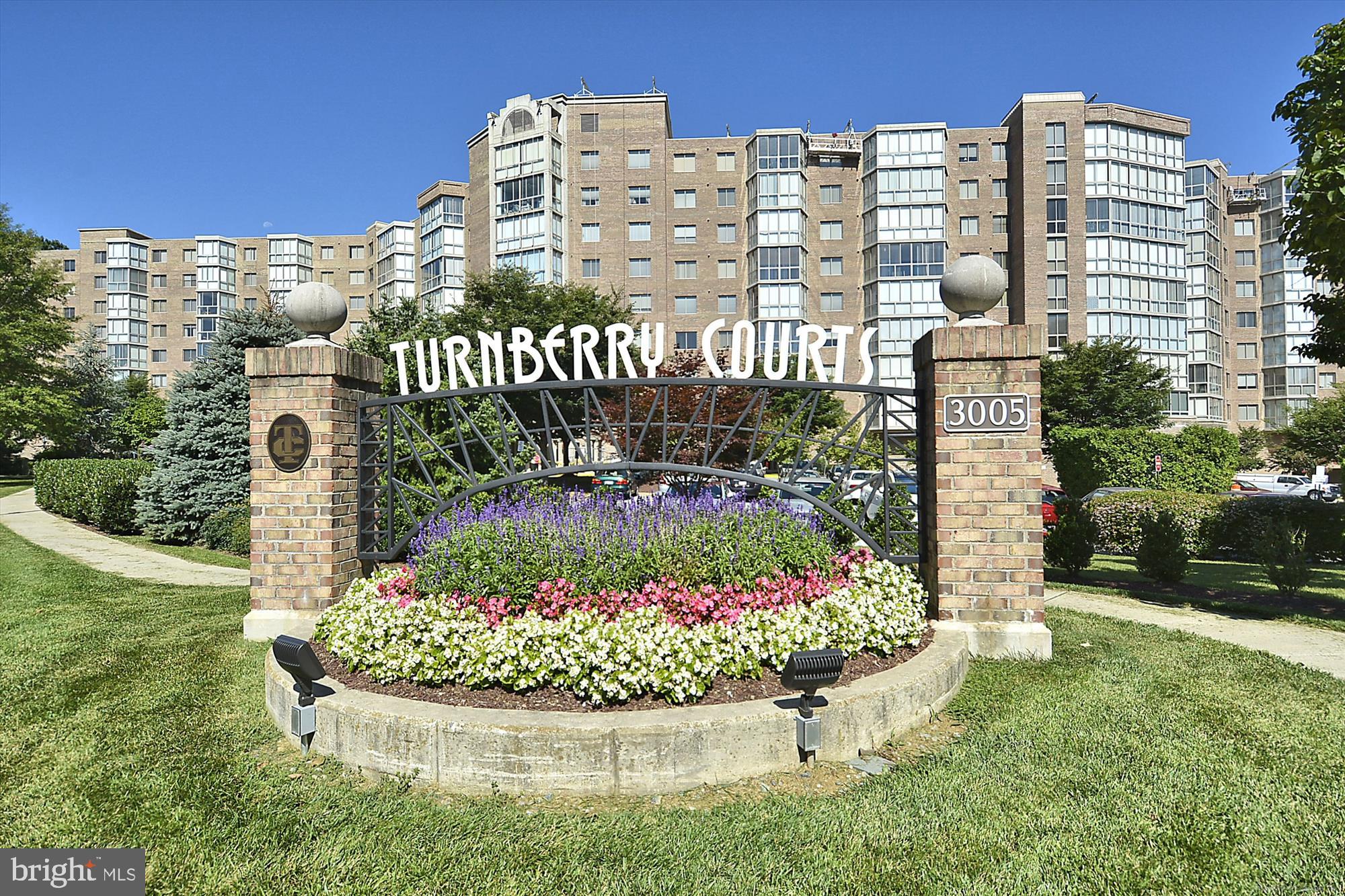 TURNBERRY COURTS AT LEIS - Residential