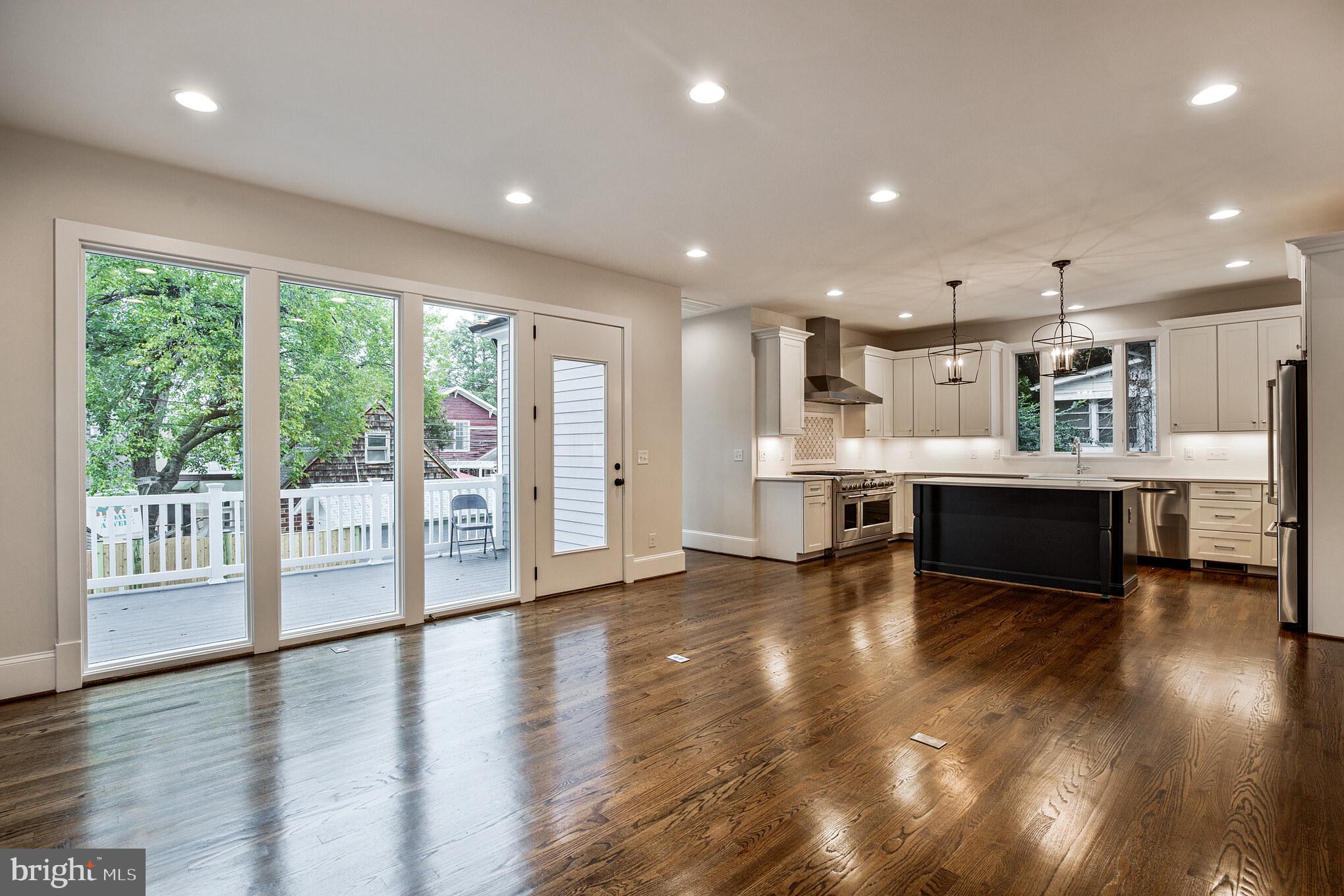 ROSEMONT PARK - Residential