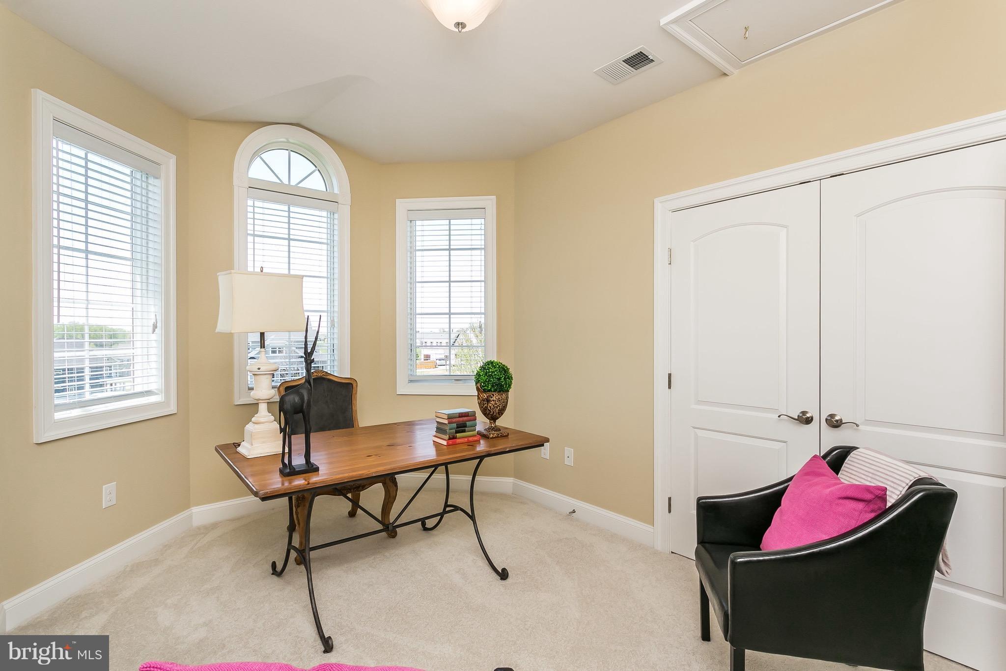 BRIAR KNOLL - Residential