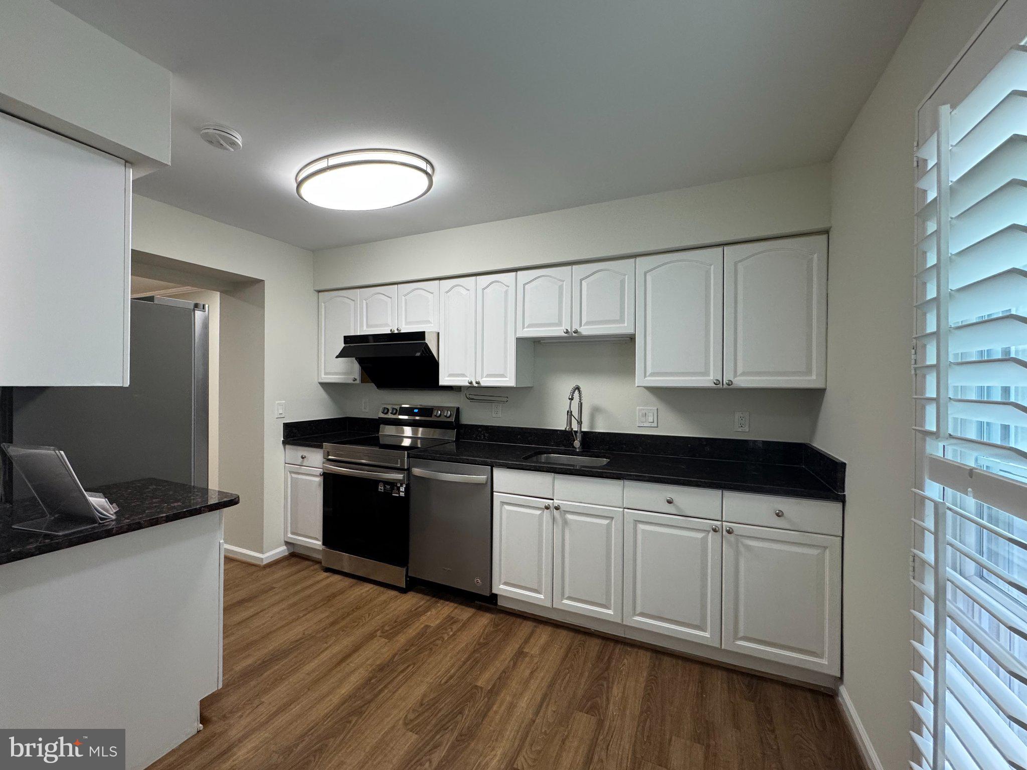 10542 REEDS LANDING CIRCLE