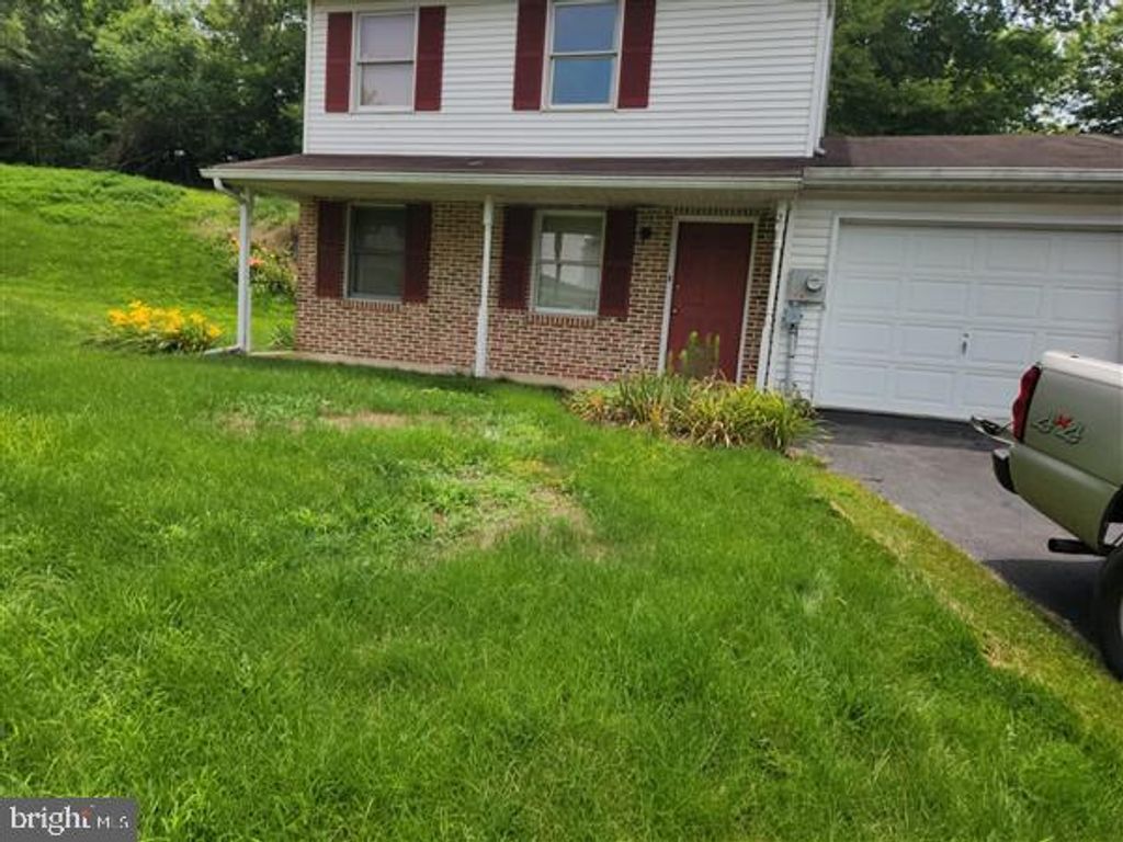 Photo of 21 RUSSET LN, MILLERSVILLE, PA 17551 (MLS # PALA2038586)