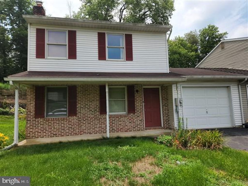 Photo of 21 RUSSET LN, MILLERSVILLE, PA 17551 (MLS # PALA2038586)