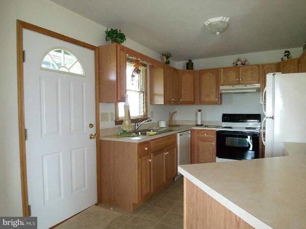 HIGHLAND HILLS - Residential Lease