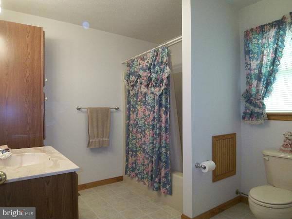 HIGHLAND HILLS - Residential Lease