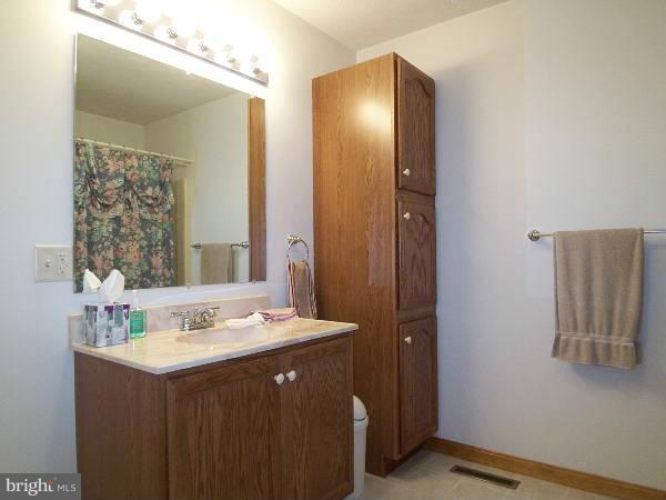 HIGHLAND HILLS - Residential Lease