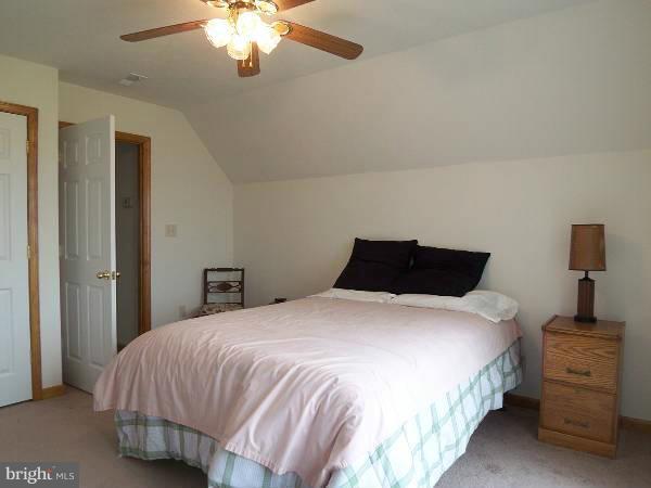 HIGHLAND HILLS - Residential Lease