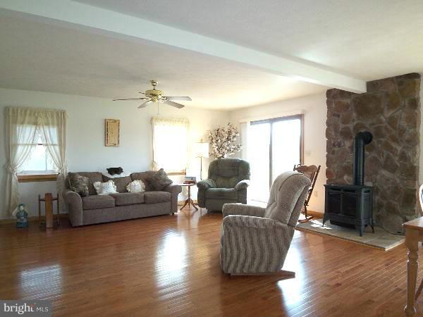 HIGHLAND HILLS - Residential Lease