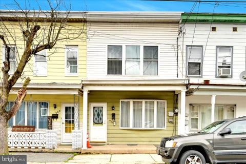 Townhouse For Sale - 537 W Mahanoy Street<br/> MAHANOY CITY, PA 17948