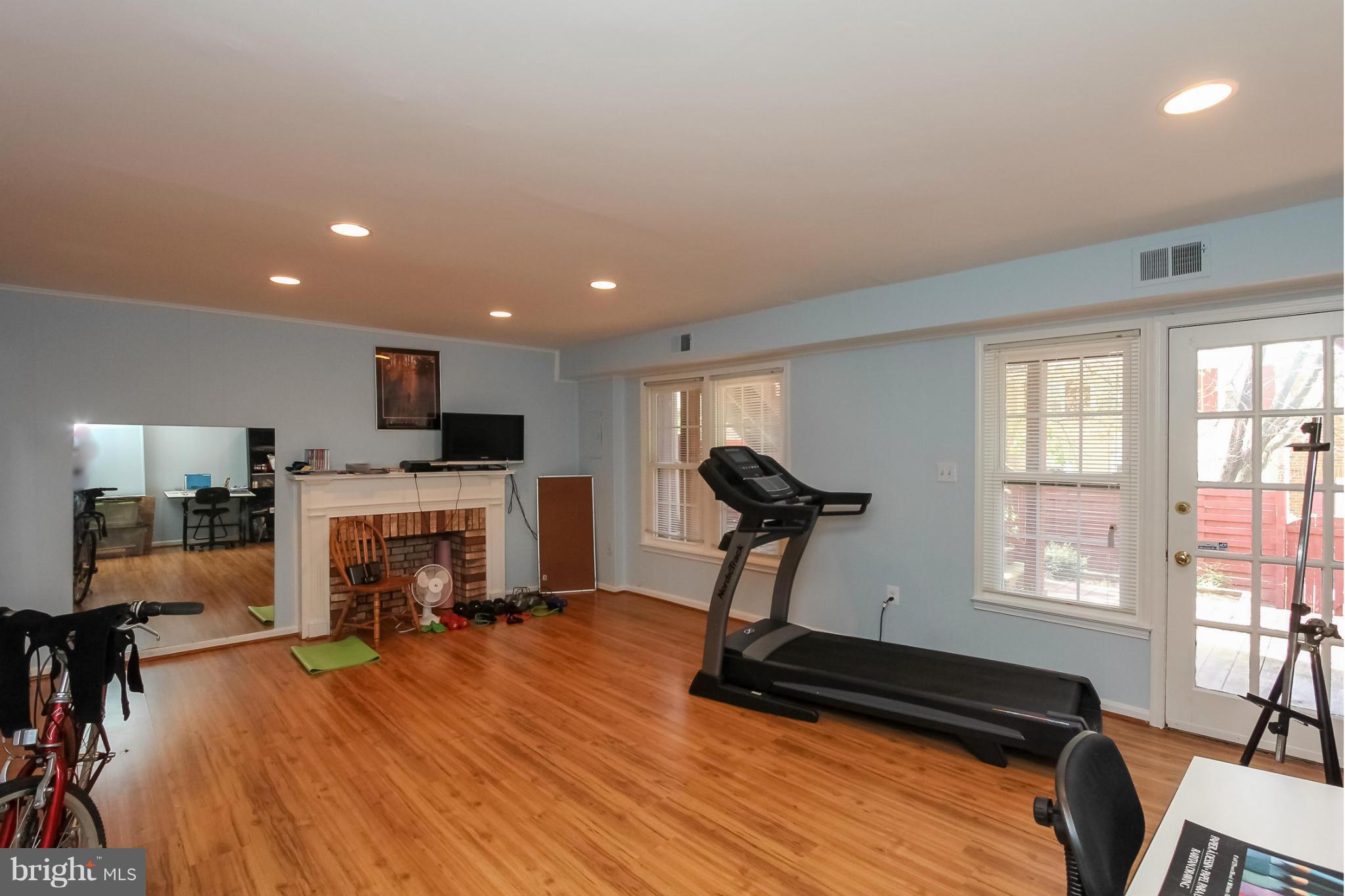 GREENWICH HILL - Residential