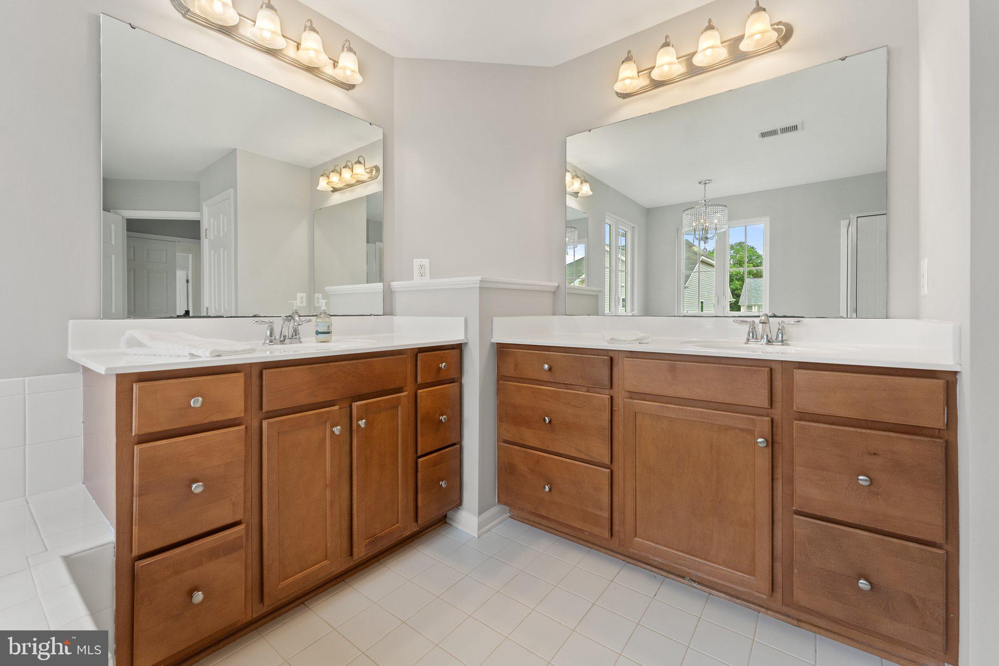 VIRGINIA MANOR - Residential