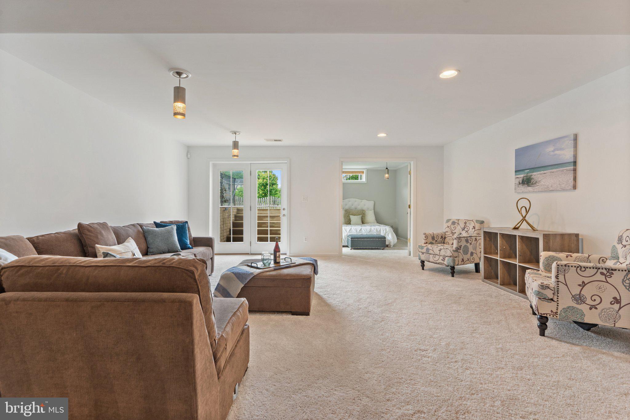 VIRGINIA MANOR - Residential