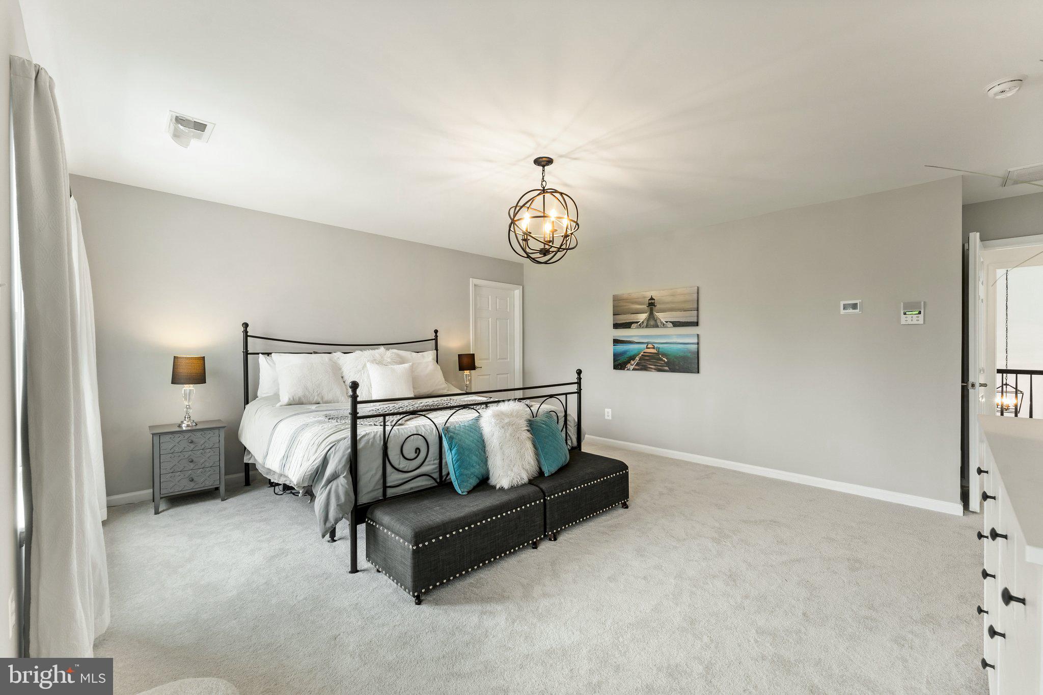 VIRGINIA MANOR - Residential