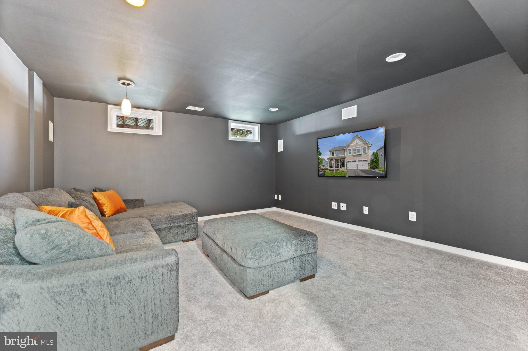 VIRGINIA MANOR - Residential