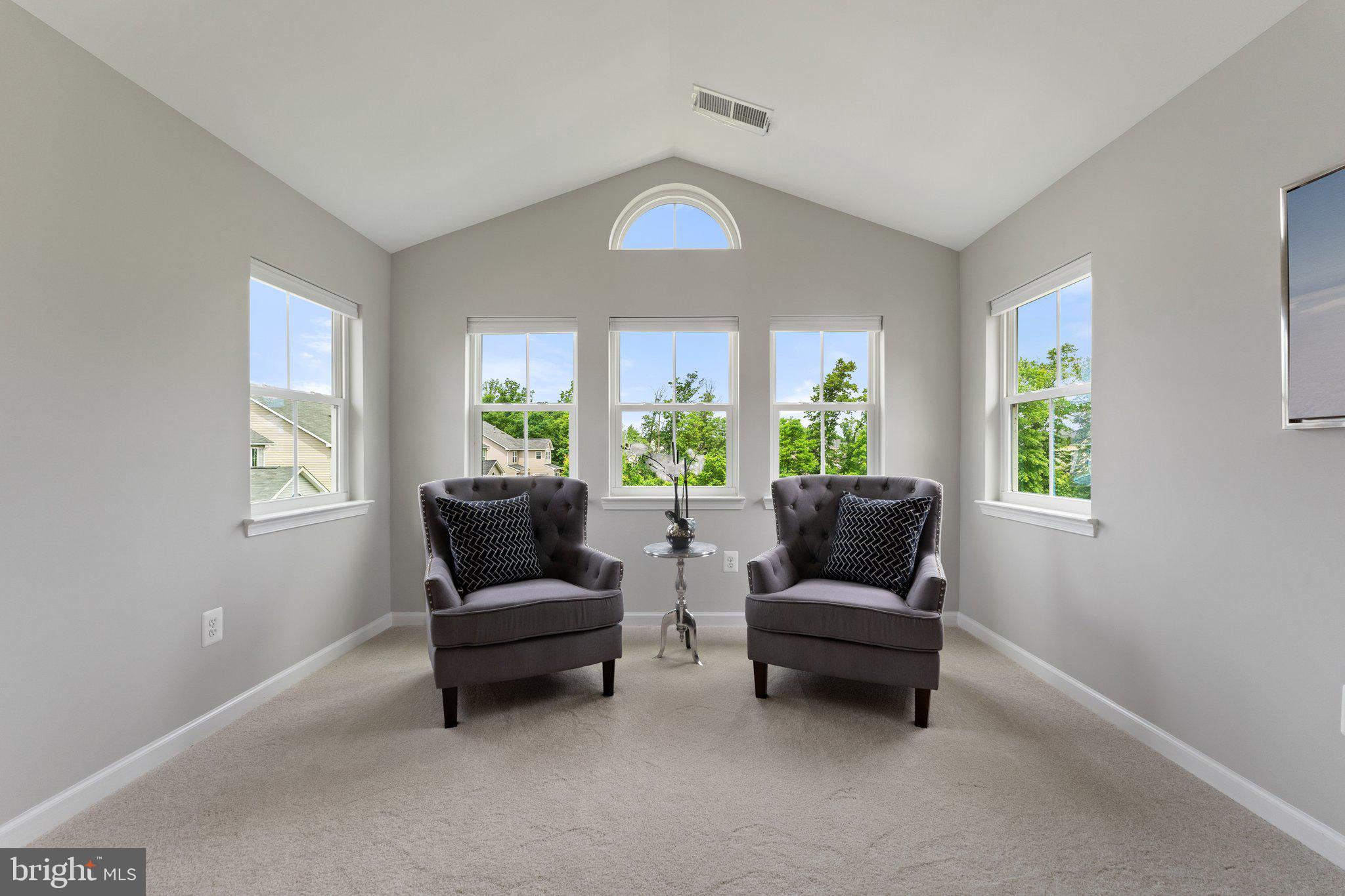 VIRGINIA MANOR - Residential