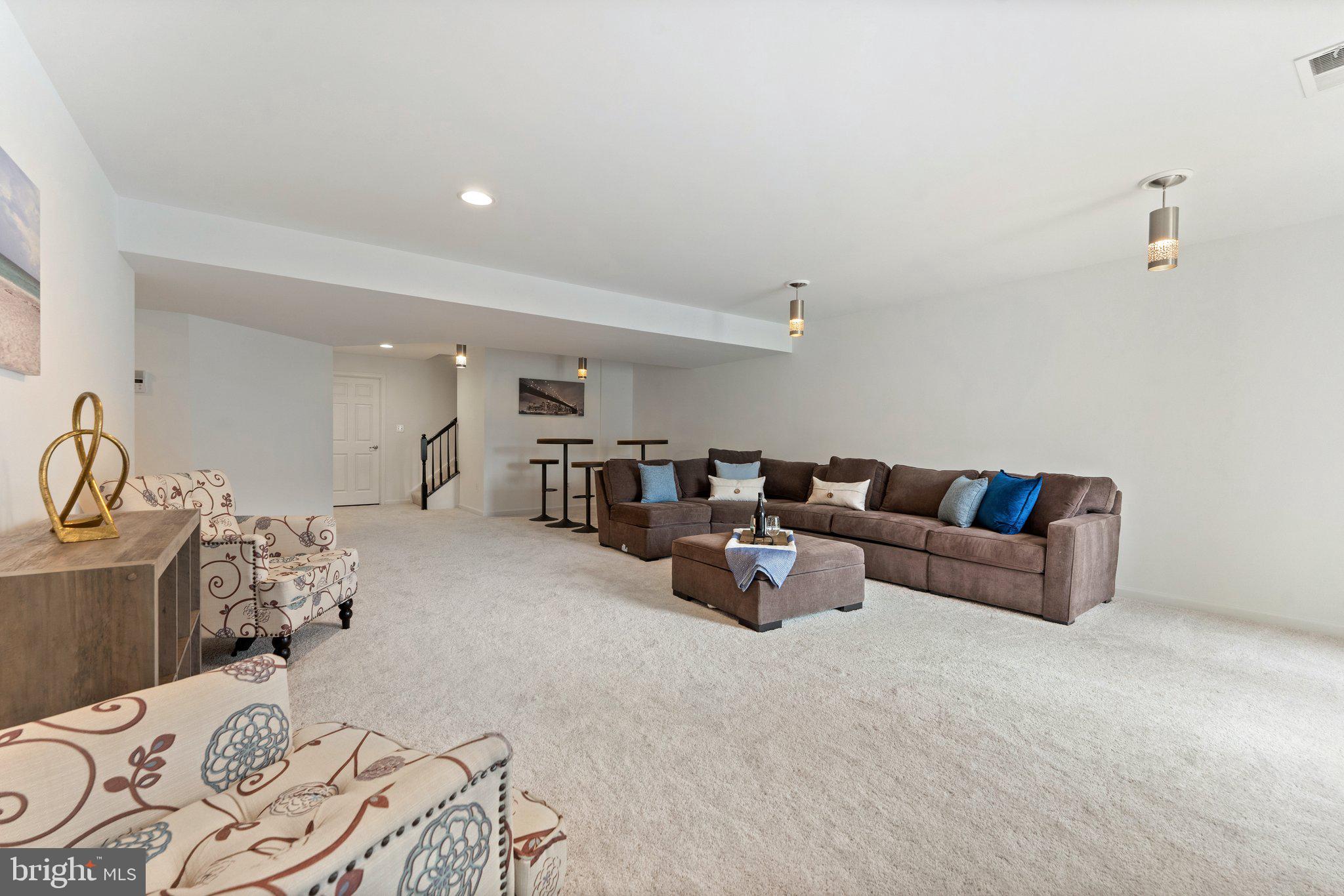 VIRGINIA MANOR - Residential