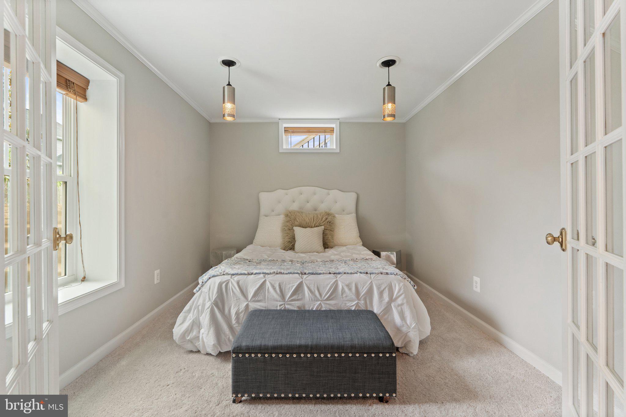 VIRGINIA MANOR - Residential