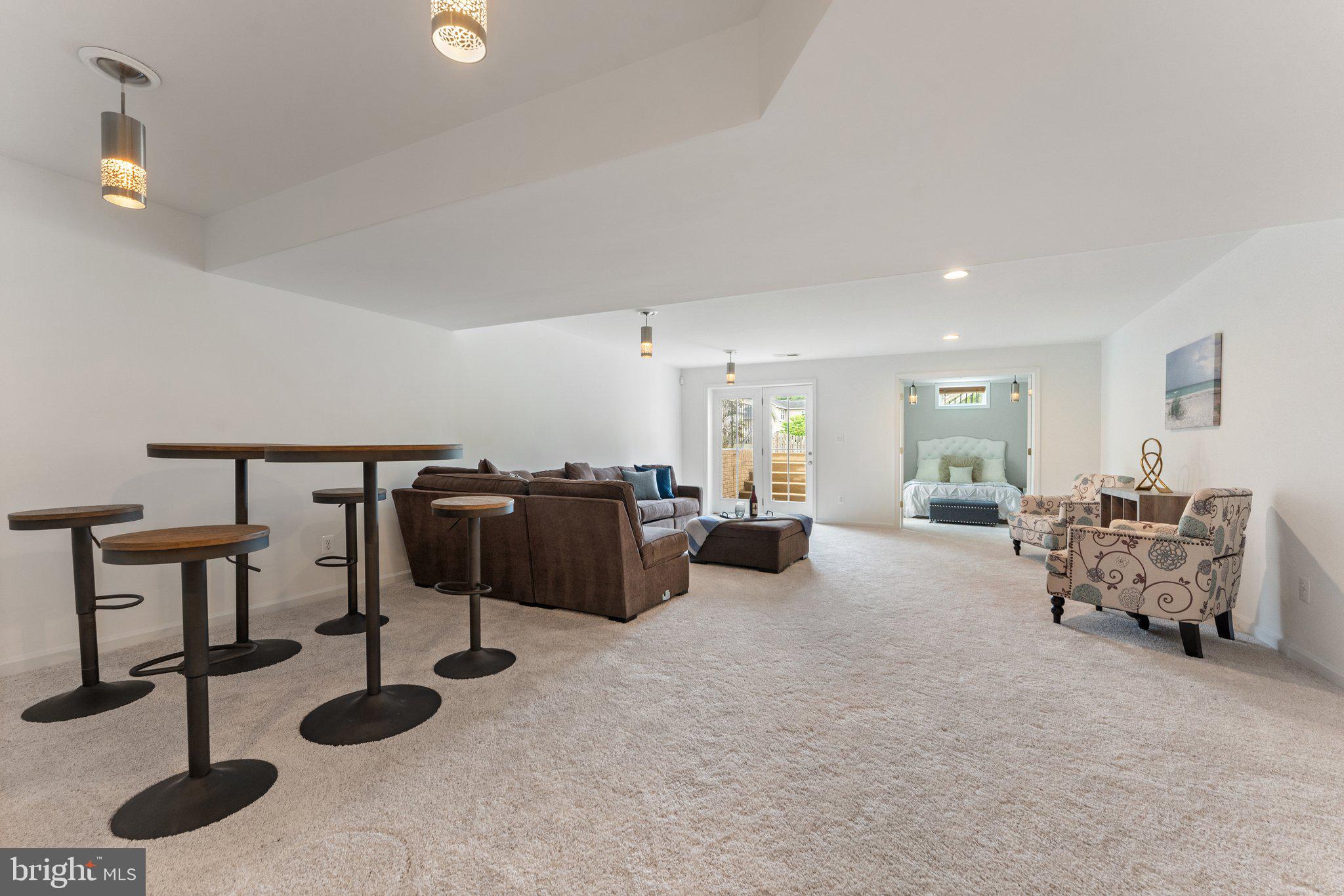 VIRGINIA MANOR - Residential