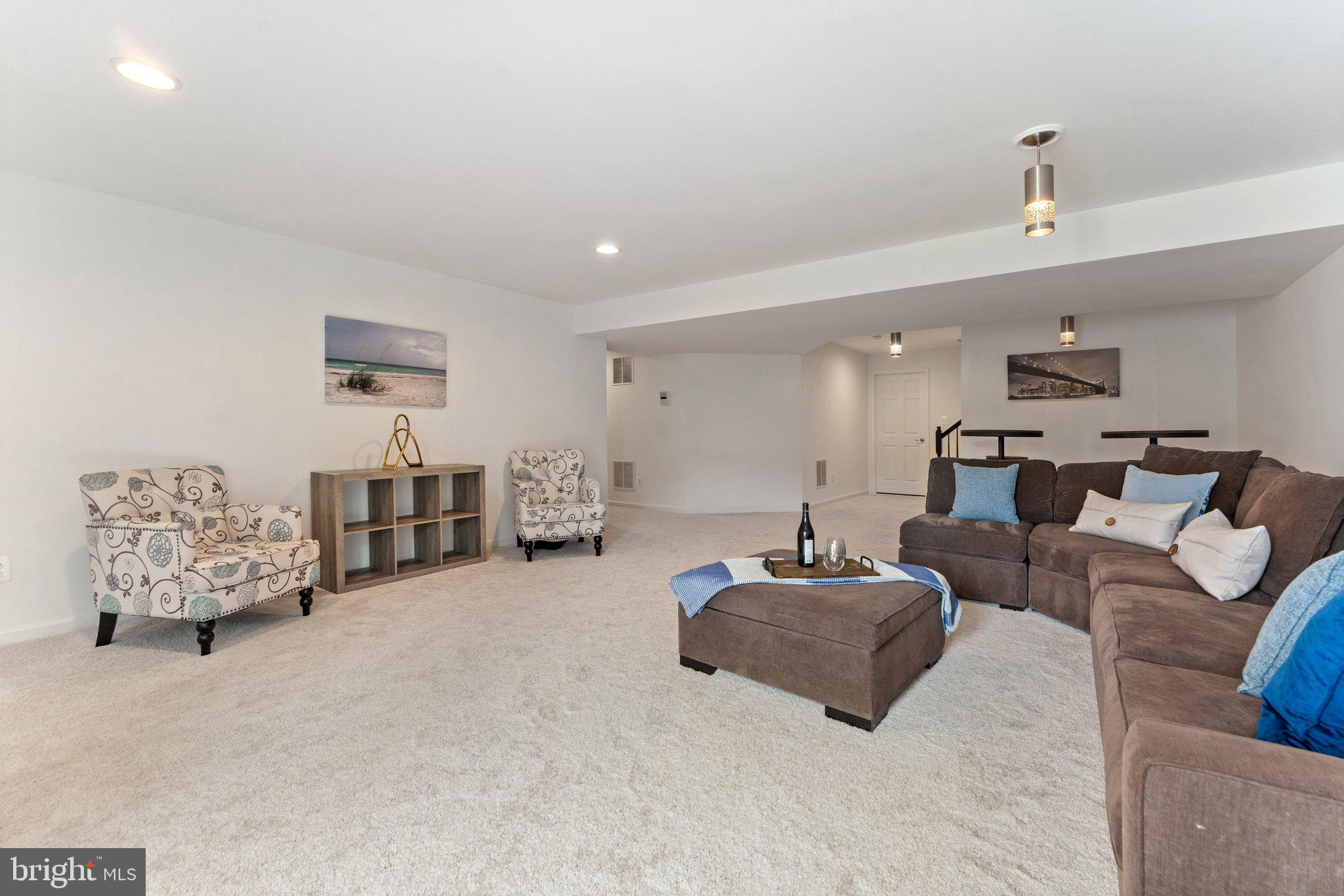 VIRGINIA MANOR - Residential