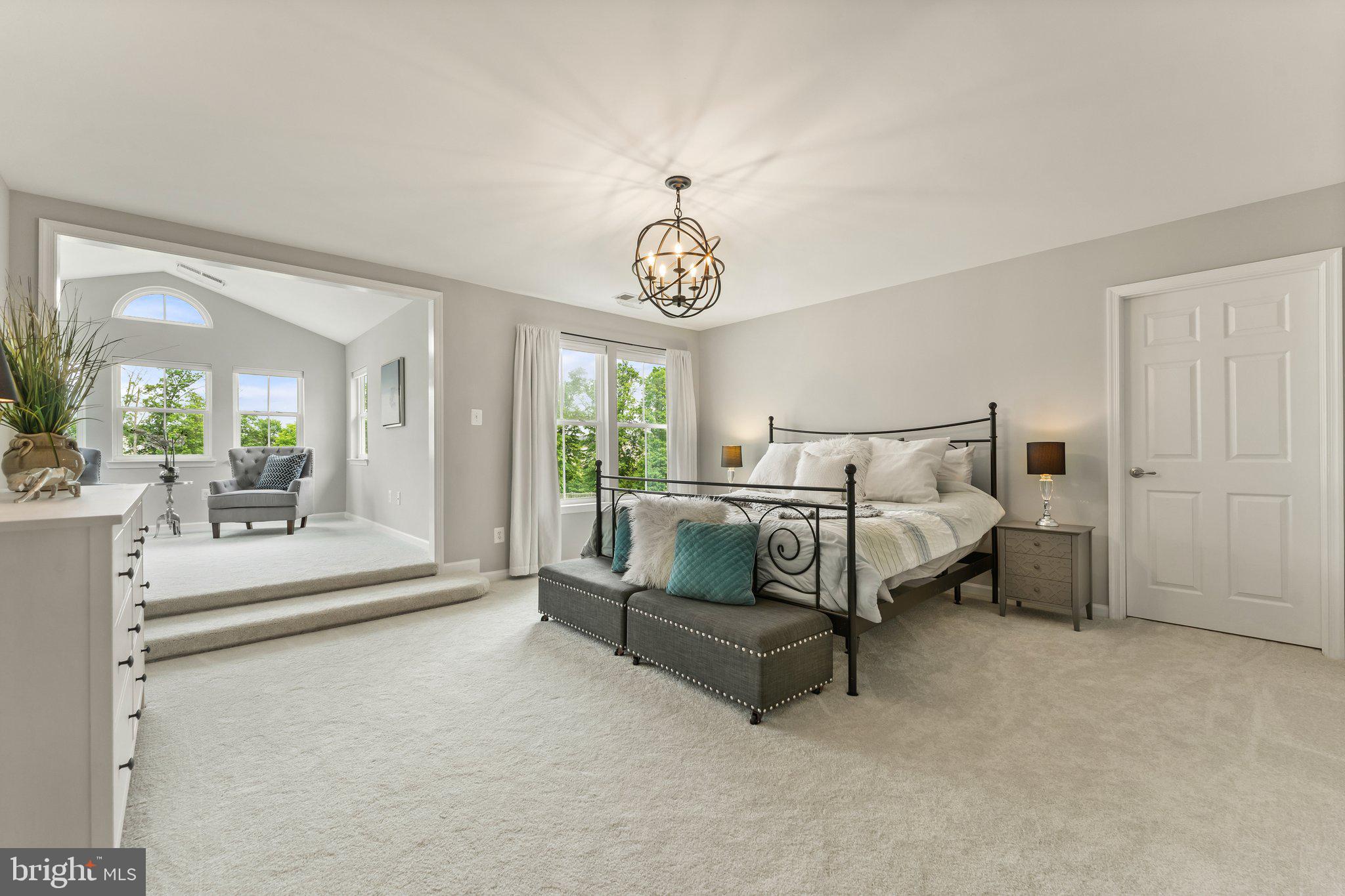 VIRGINIA MANOR - Residential