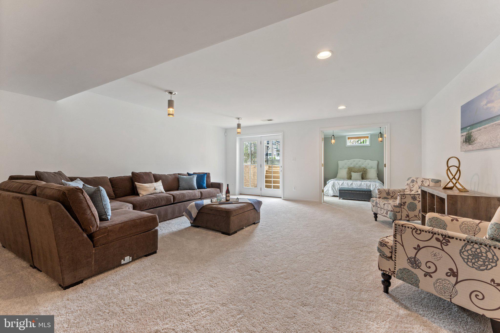 VIRGINIA MANOR - Residential