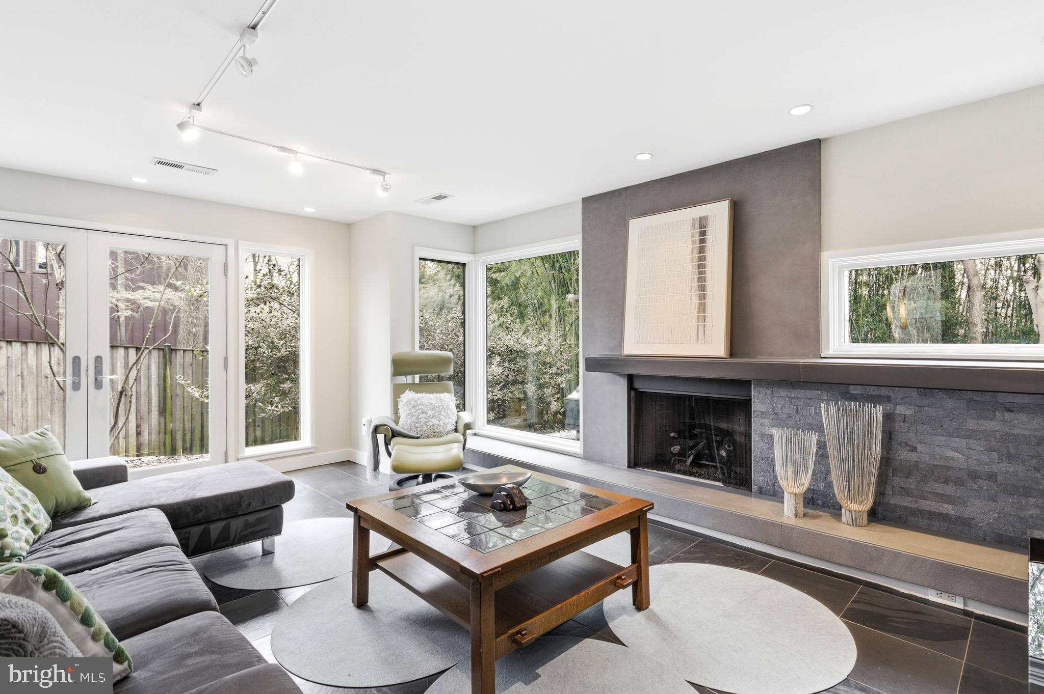 BONNIE BRAE - Residential