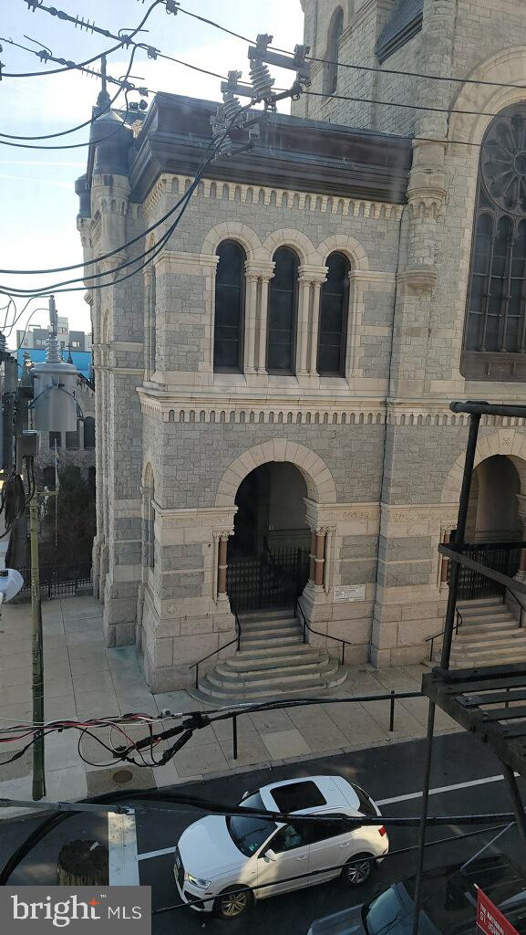 NORTHERN LIBERTIES - Commercial Lease