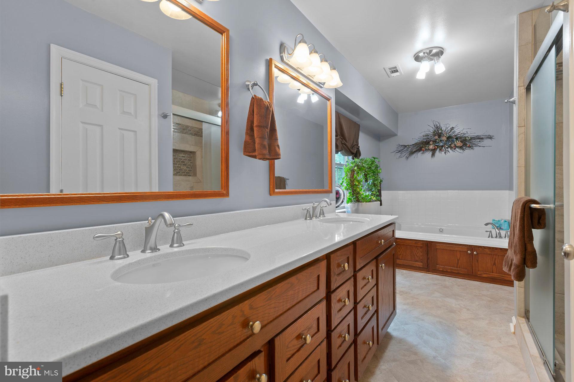 HUNTING QUARTERS - Residential