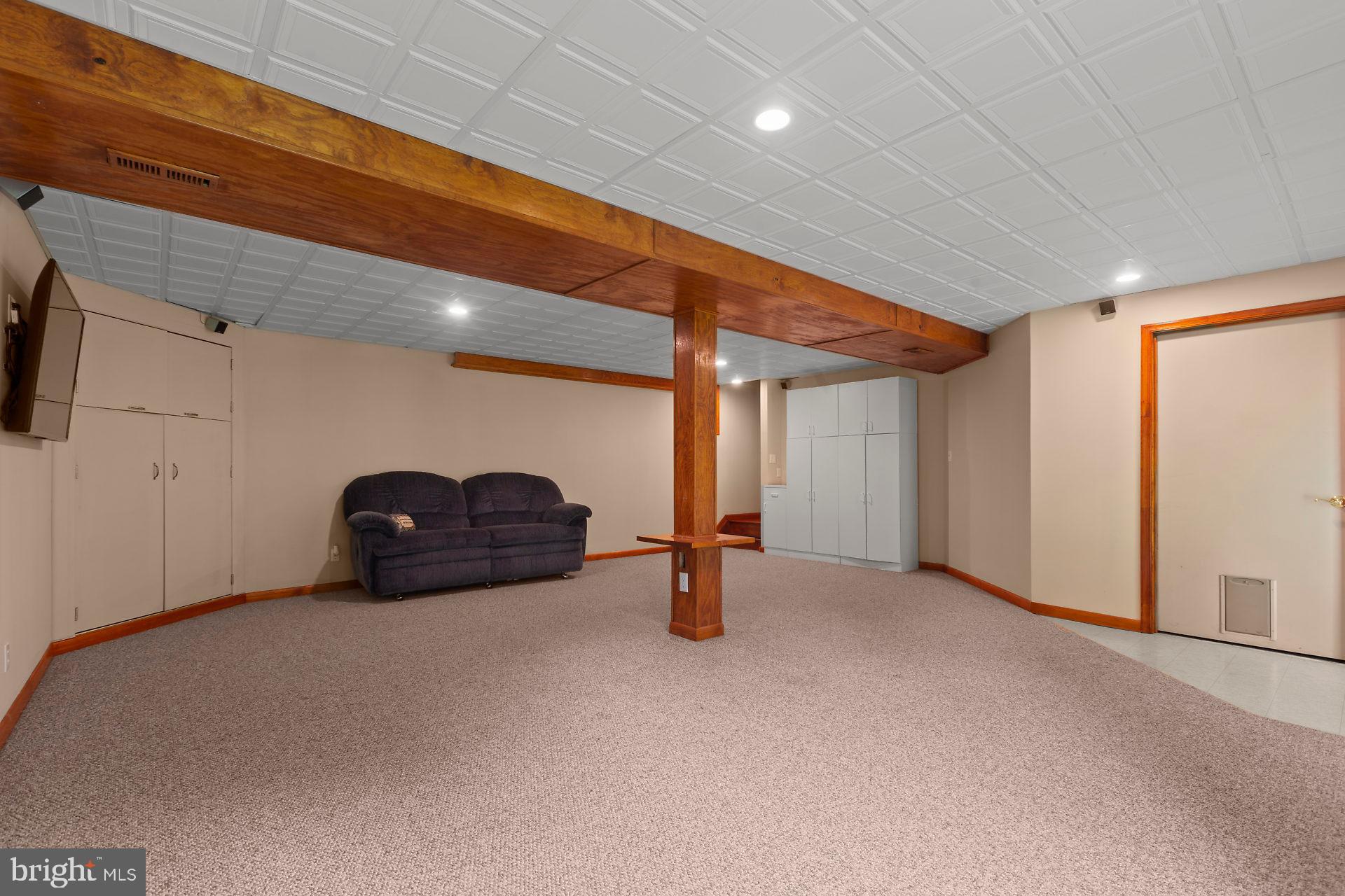 HUNTING QUARTERS - Residential